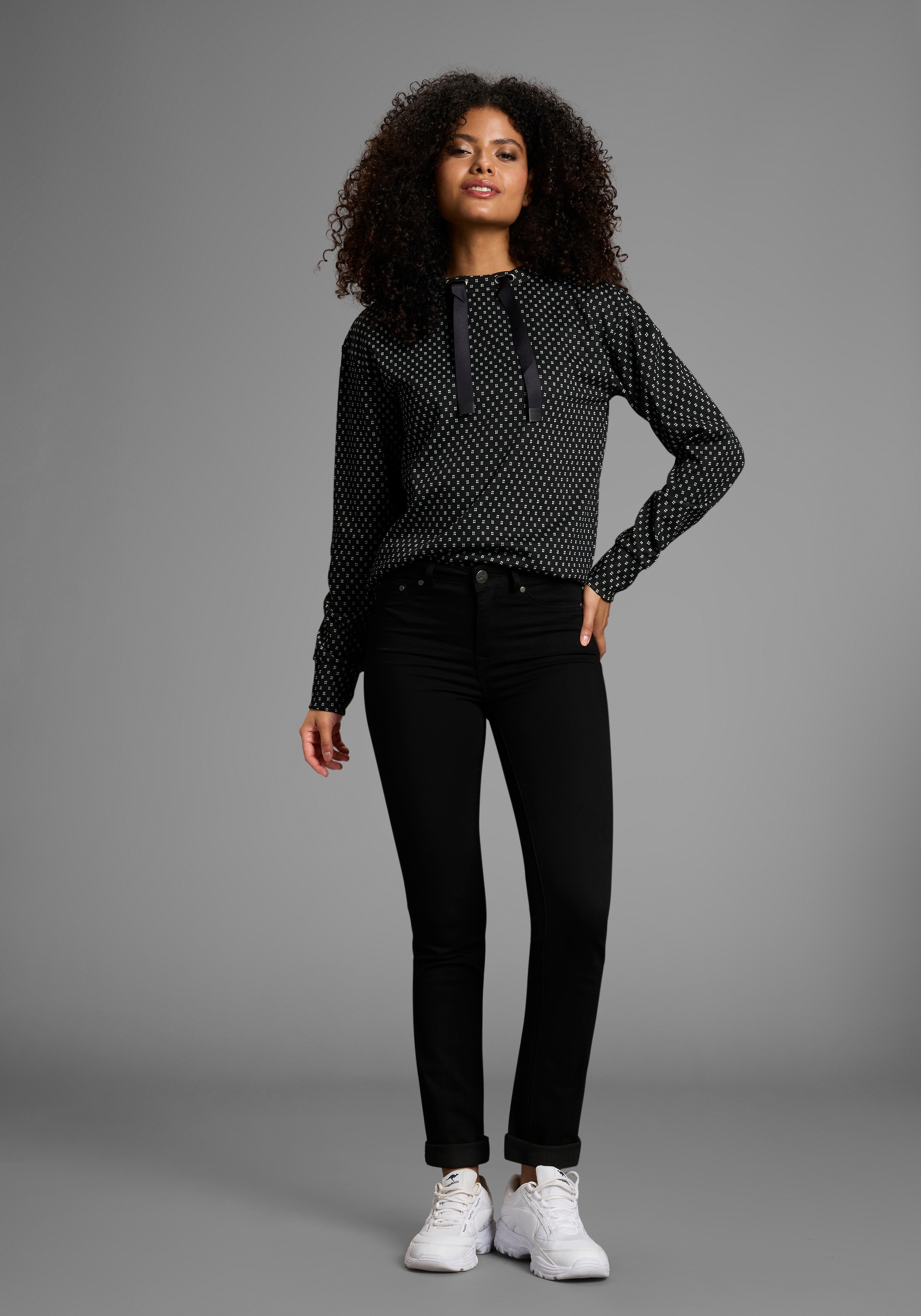 KangaROOS Sweatshirt , in strukturiertem Material mit Turtleneck
