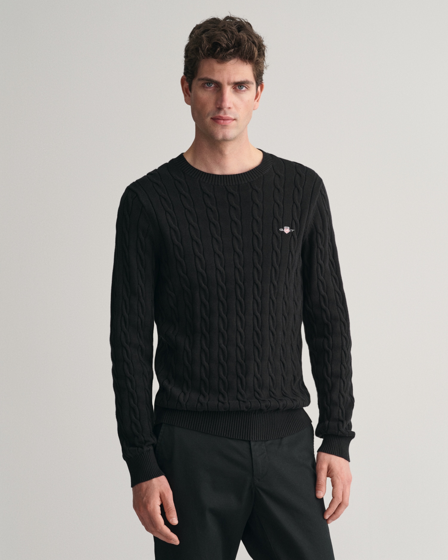 Gant Strickpullover »COTTON CABLE C-NECK«, mit Wappen-Logostickerei auf der Brust