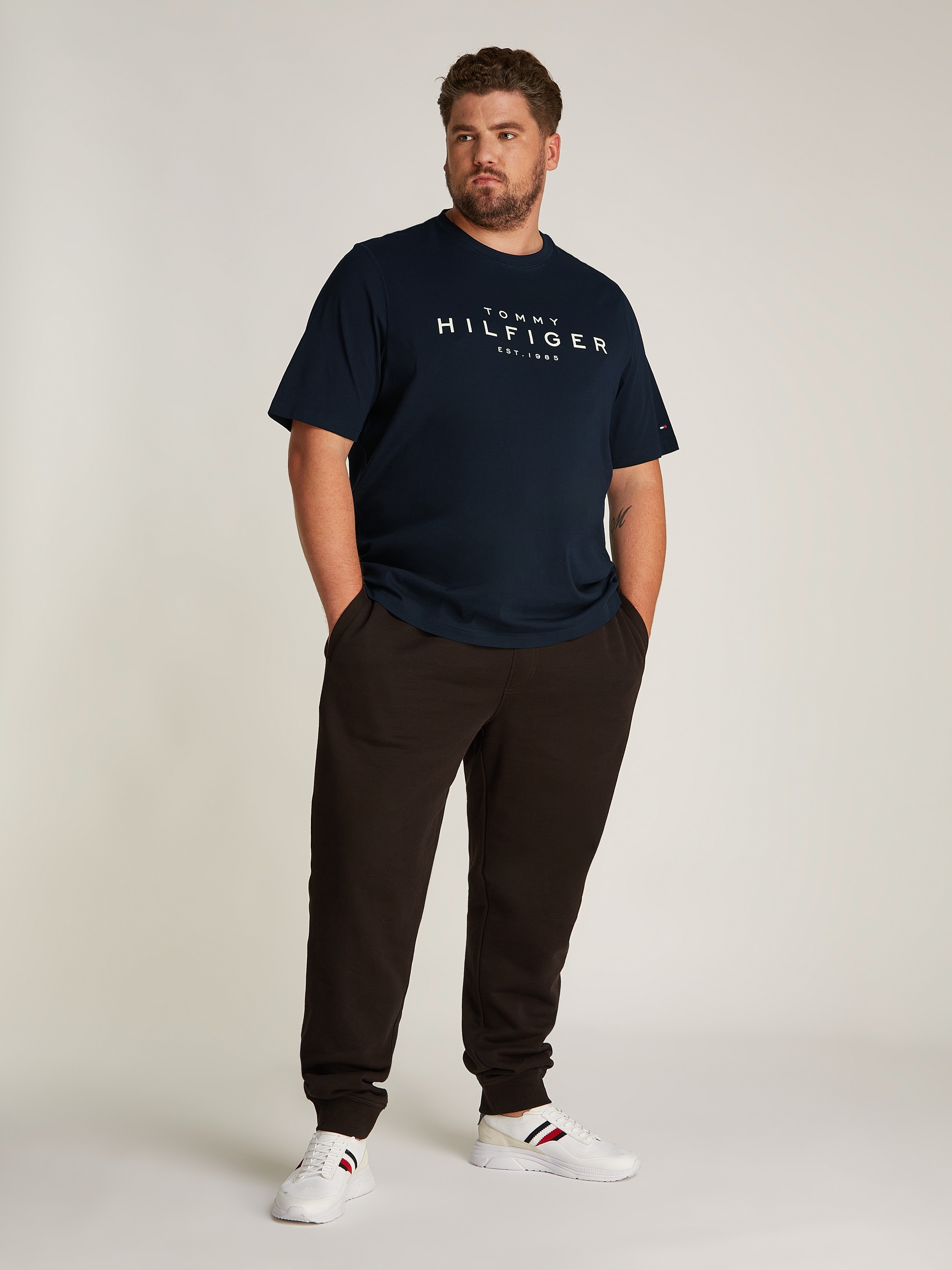 Tommy Hilfiger Big & Tall Rundhalsshirt »BT-BIG RWB HILFIGER TEE-B«, in Großen Größen, Logodruck