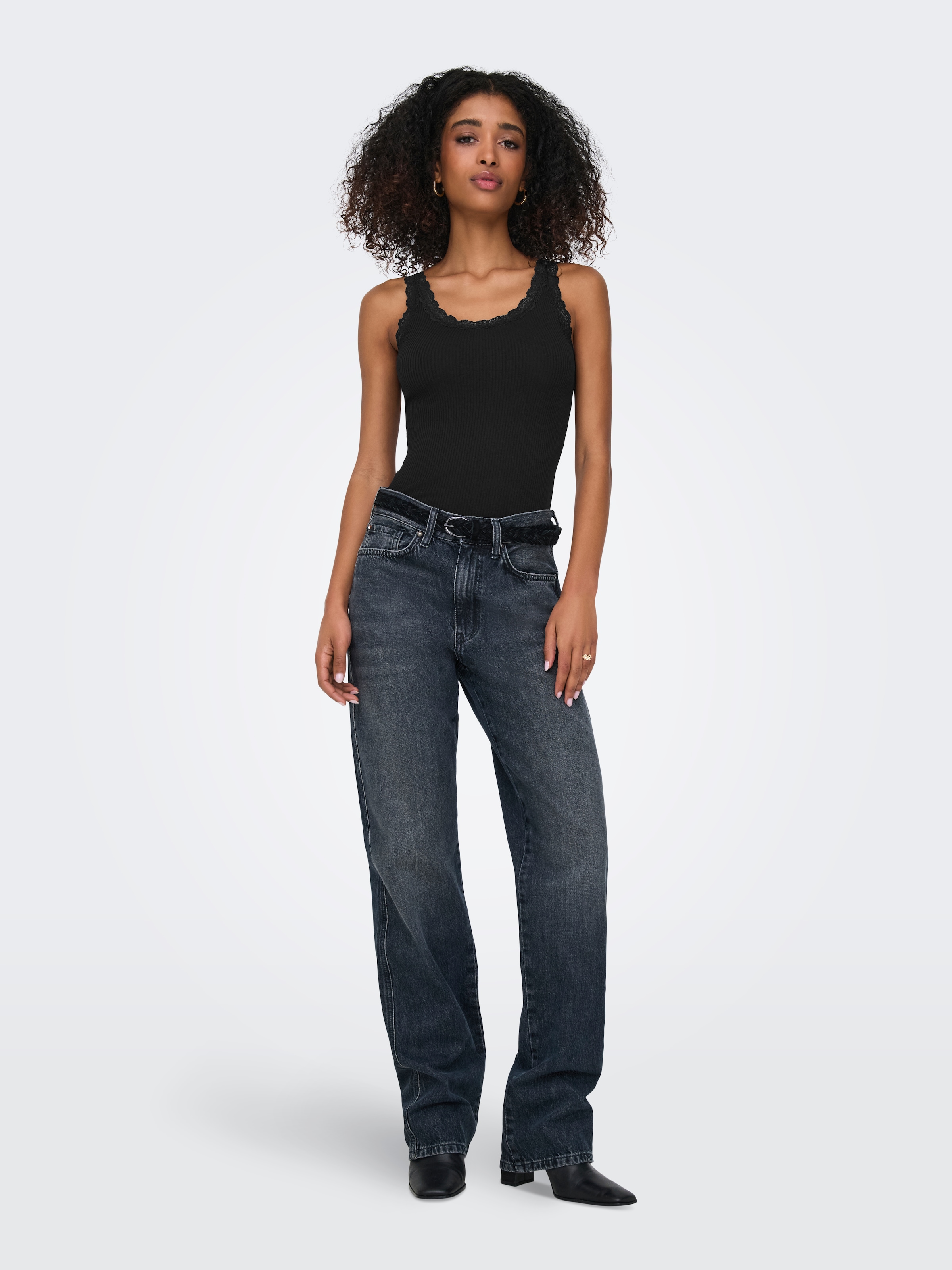 ONLY Tanktop »ONLSARA – Tanktop mit Spitzendetail am Ausschnitt« Baumwollmischung, regular fit