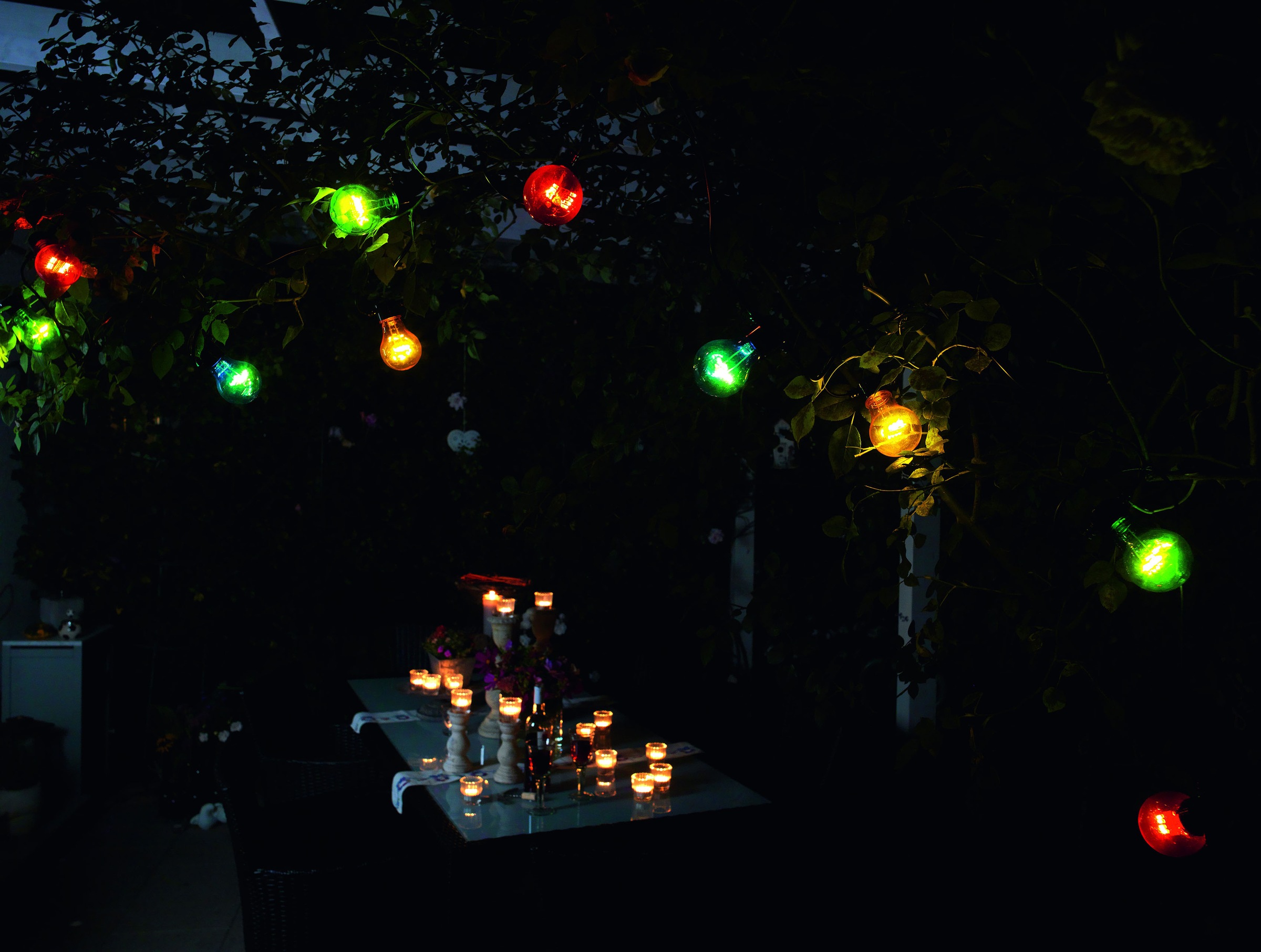 KONSTSMIDE LED-Lichterkette »Weihnachtsdeko aussen«, 20 St.-flammig, LED Biergartenkette, 20 bunte Birnen / 160 warm weiße Dioden