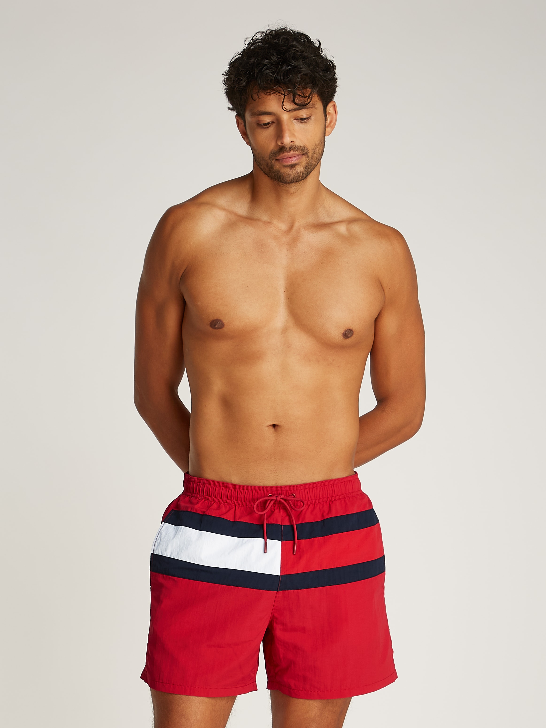 Tommy Hilfiger Swimwear Badeshorts »MEDIUM DRAWSTRING«, mit großem Logo
