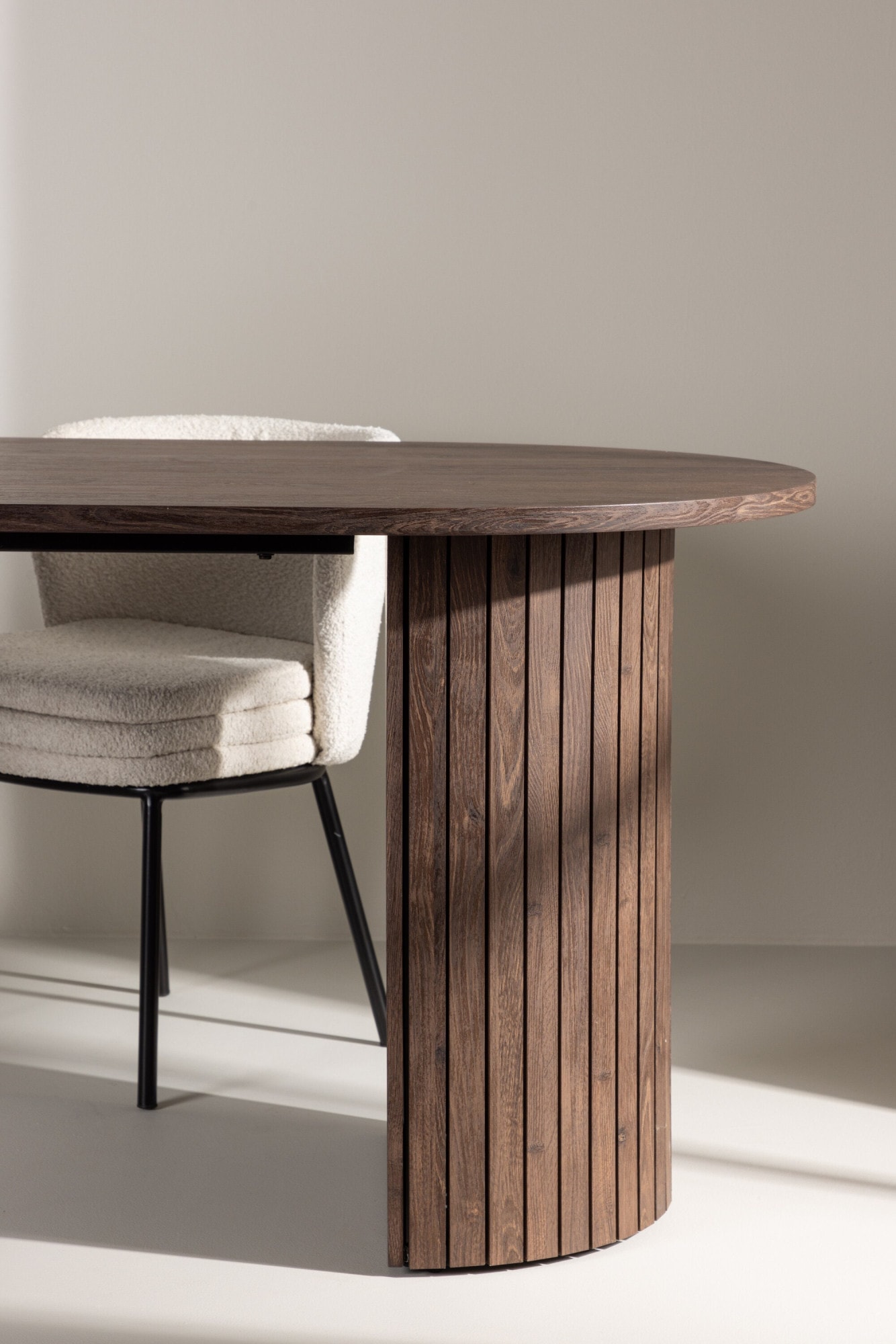 Venture Home Esstisch »Härön, ovaler Esstisch in warmem Mokka, einladend, 200 × 90 cm« Esszimmertisch, MDF, Stahlbeine, oval, gesellig, einheitlich