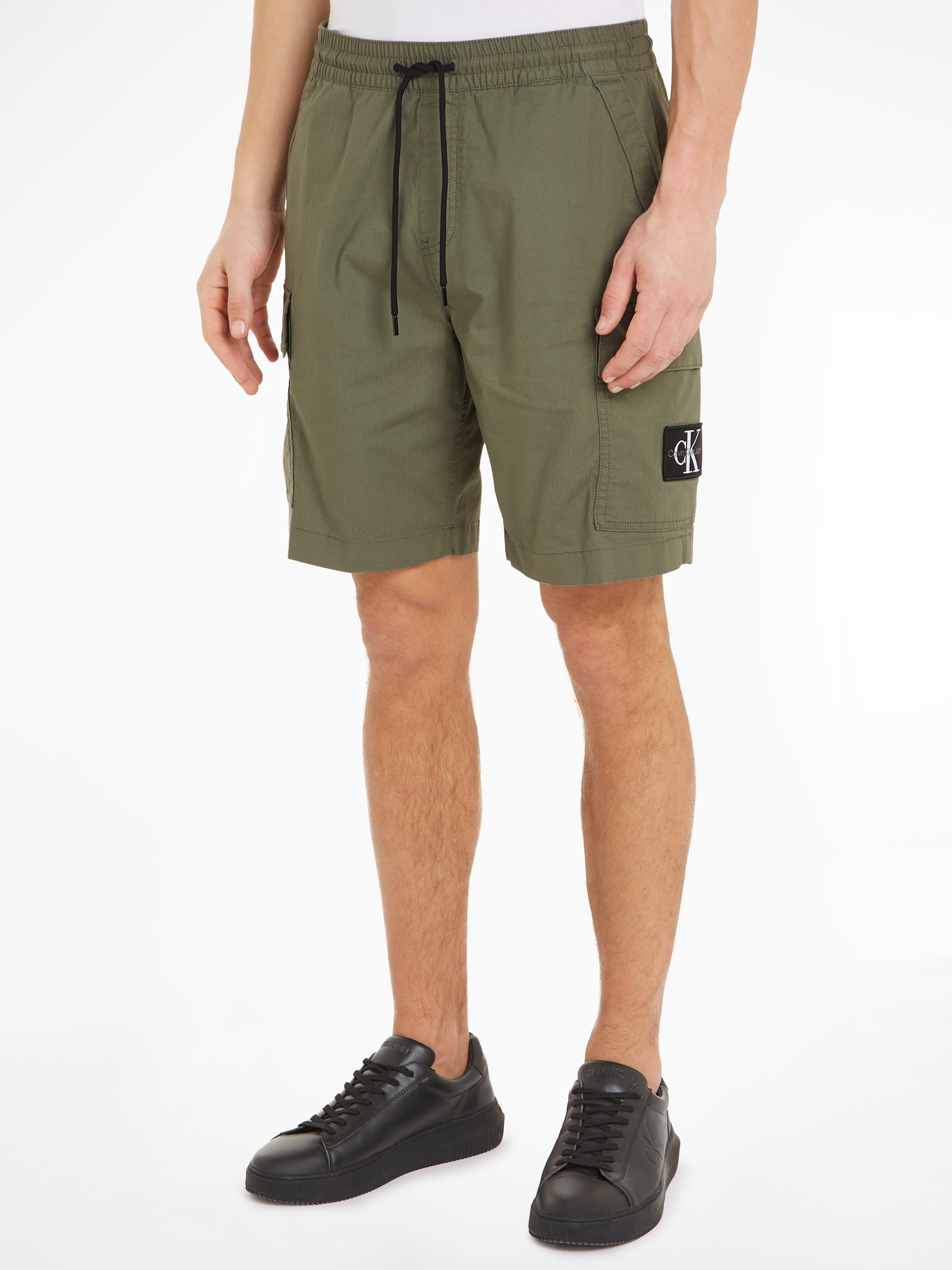 Calvin Klein Jeans Sweatshorts »WASHED CARGO SHORT«, mit Logopatch