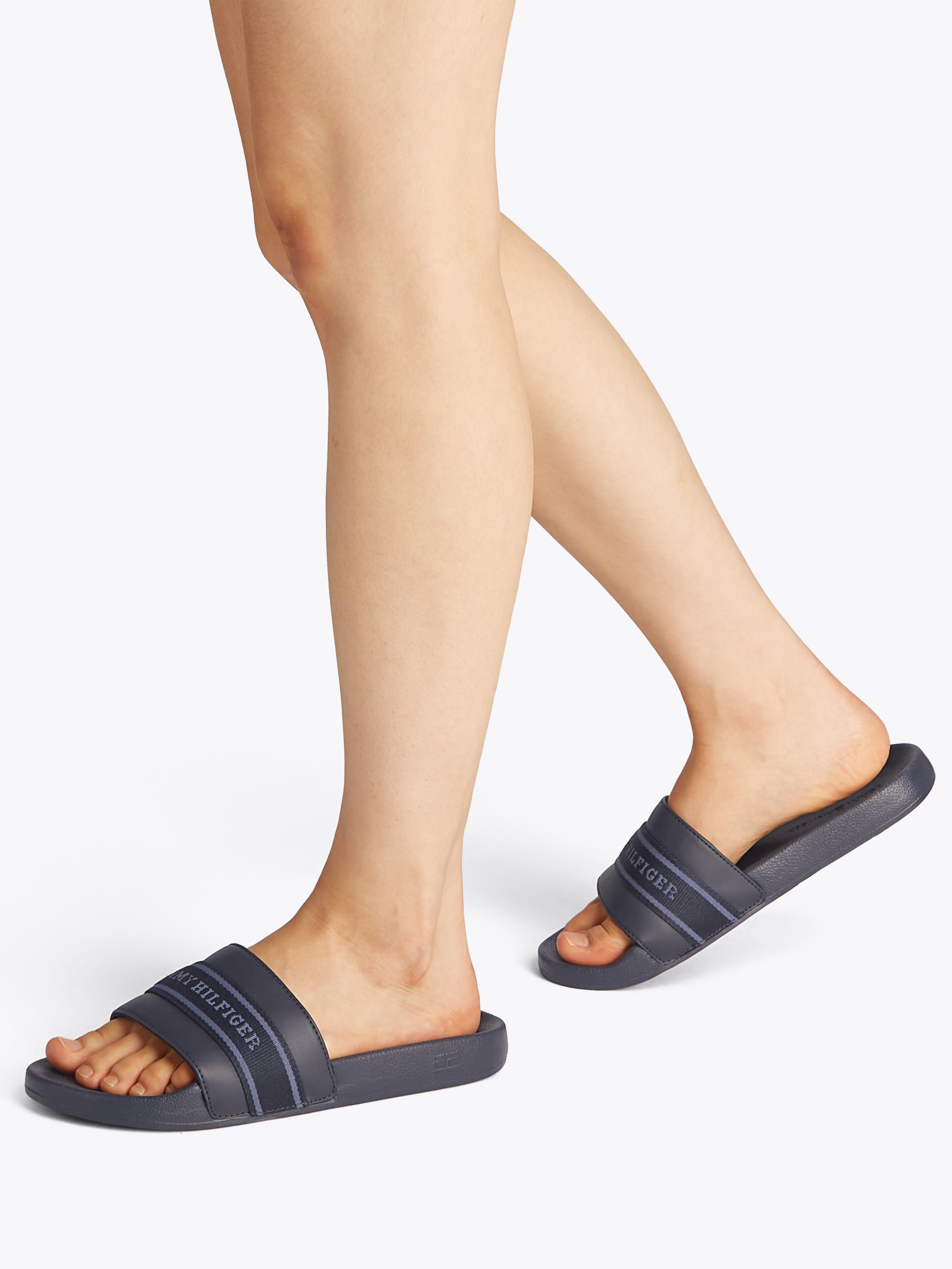 Tommy Hilfiger Pantolette »HILFIGER POOLSIDE WITH WEBBING«, Plateau, Sommermode, Bequemschuh, Flats mit Textilband