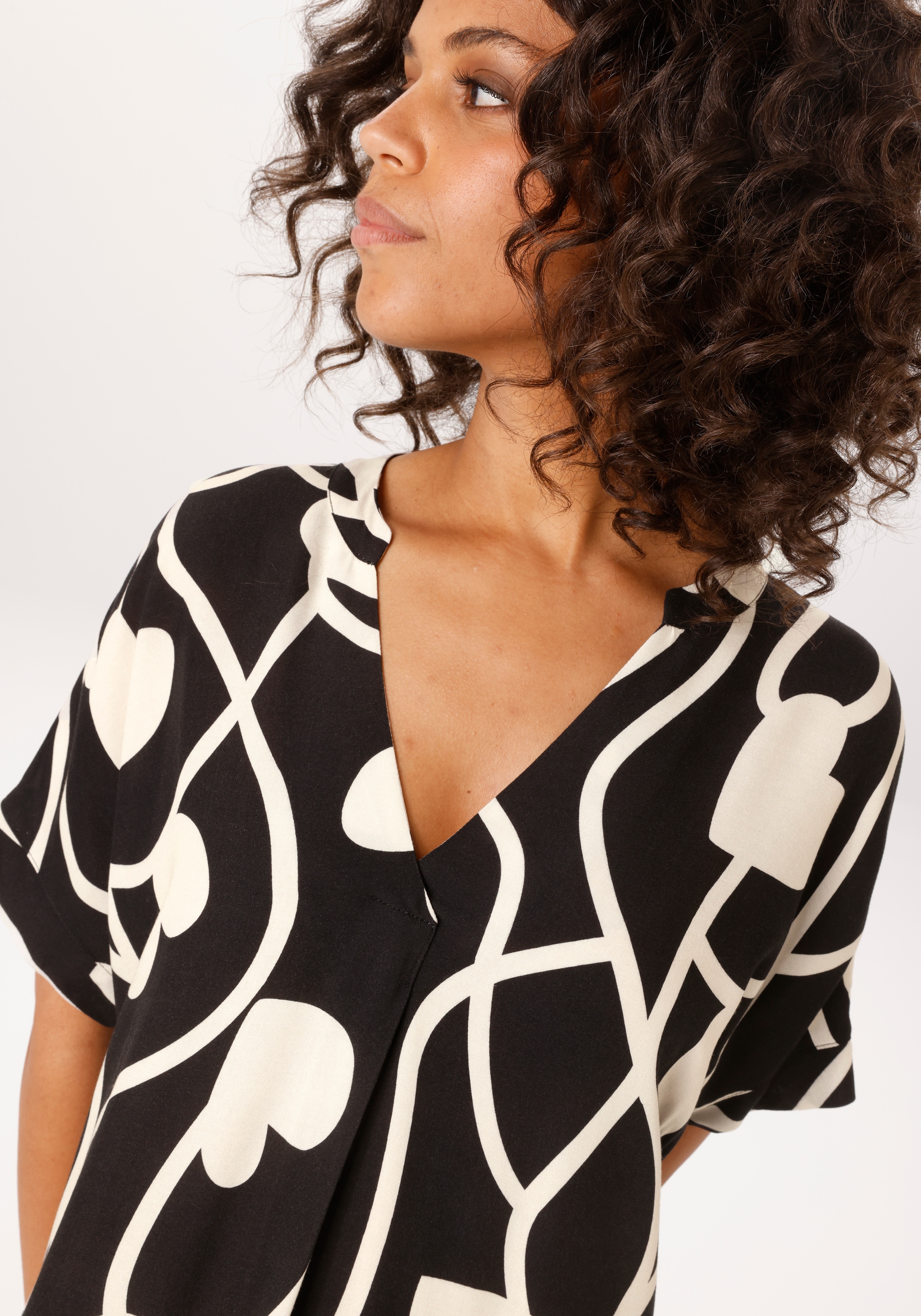 Aniston CASUAL Sommerkleid mit Herzen im grafischen Druck und Bordüre am Saum - NEUE KOLLEKTION