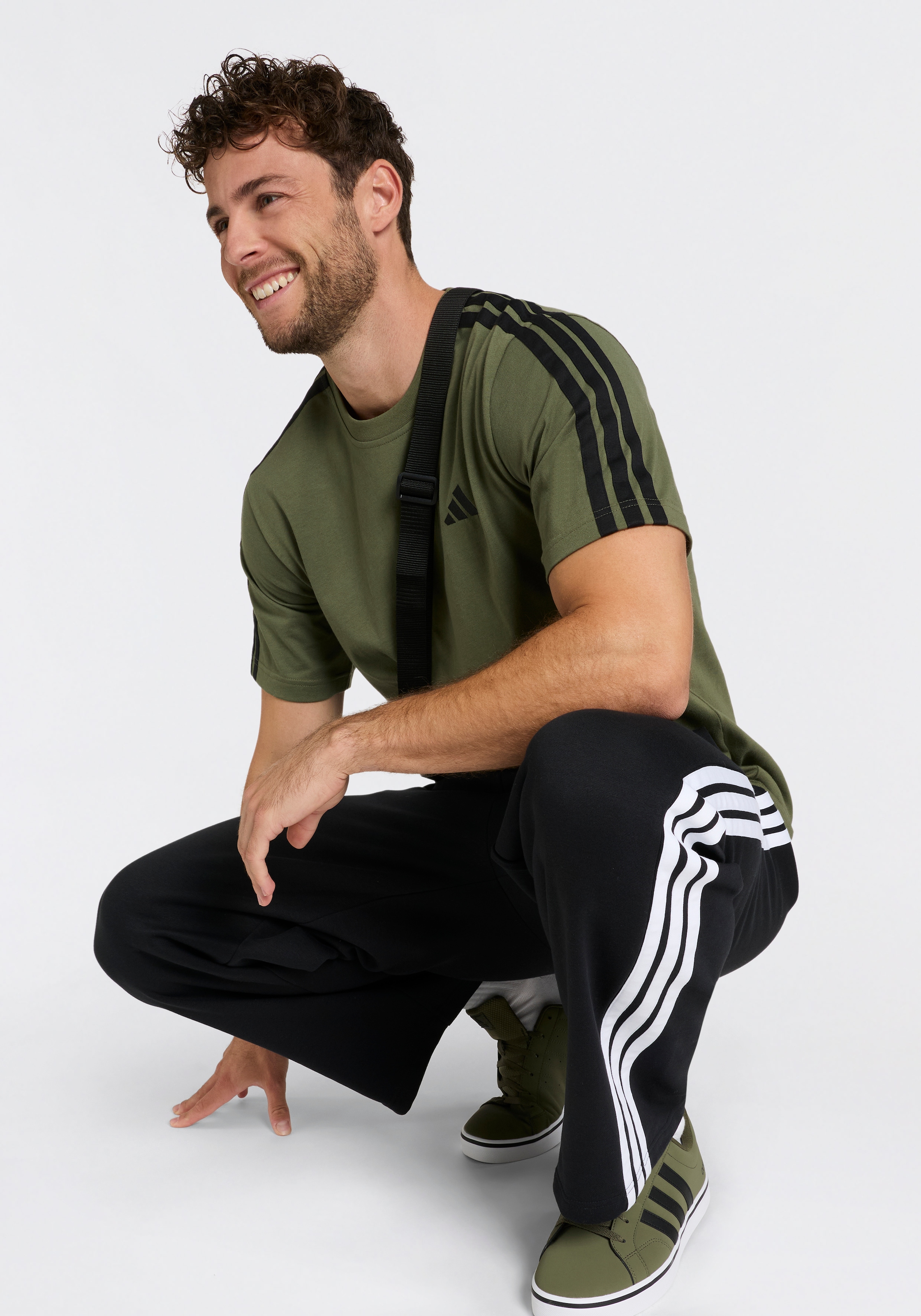 adidas Sportswear T-Shirt »ESSENTIALS 3-STREIFEN, SINGLE JERSEY, BRANDING LINKE SCHULTER«