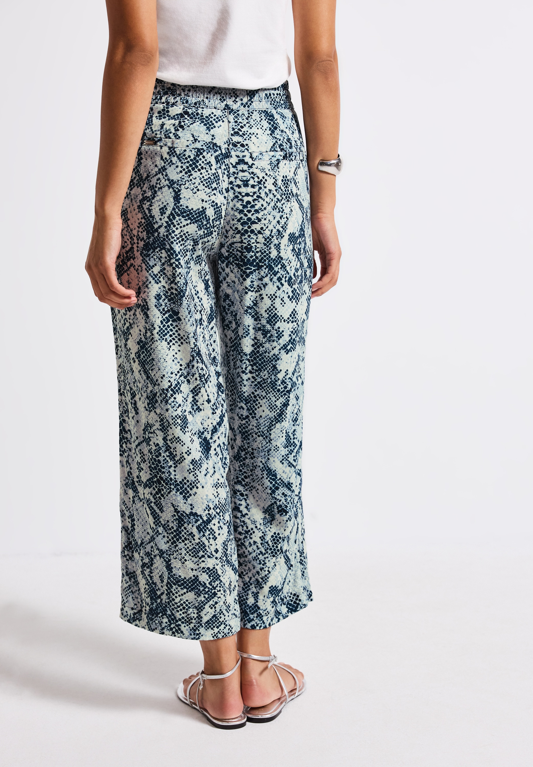 STREET ONE Stoffhose »Style Emee«, Sommerhose mit elastischem Bund und Tunnelzug, mit grafischem Muster