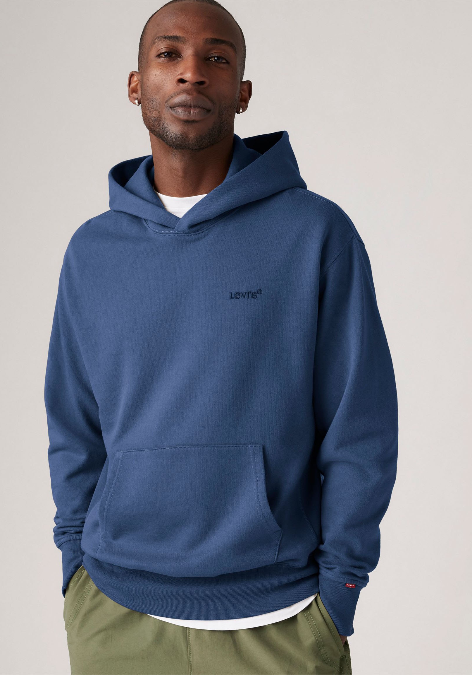 Levi's® Hoodie »THE AUTHENTIC HOODIE«, mit kleiner Ton-in-Ton Logostickerei auf der Brust
