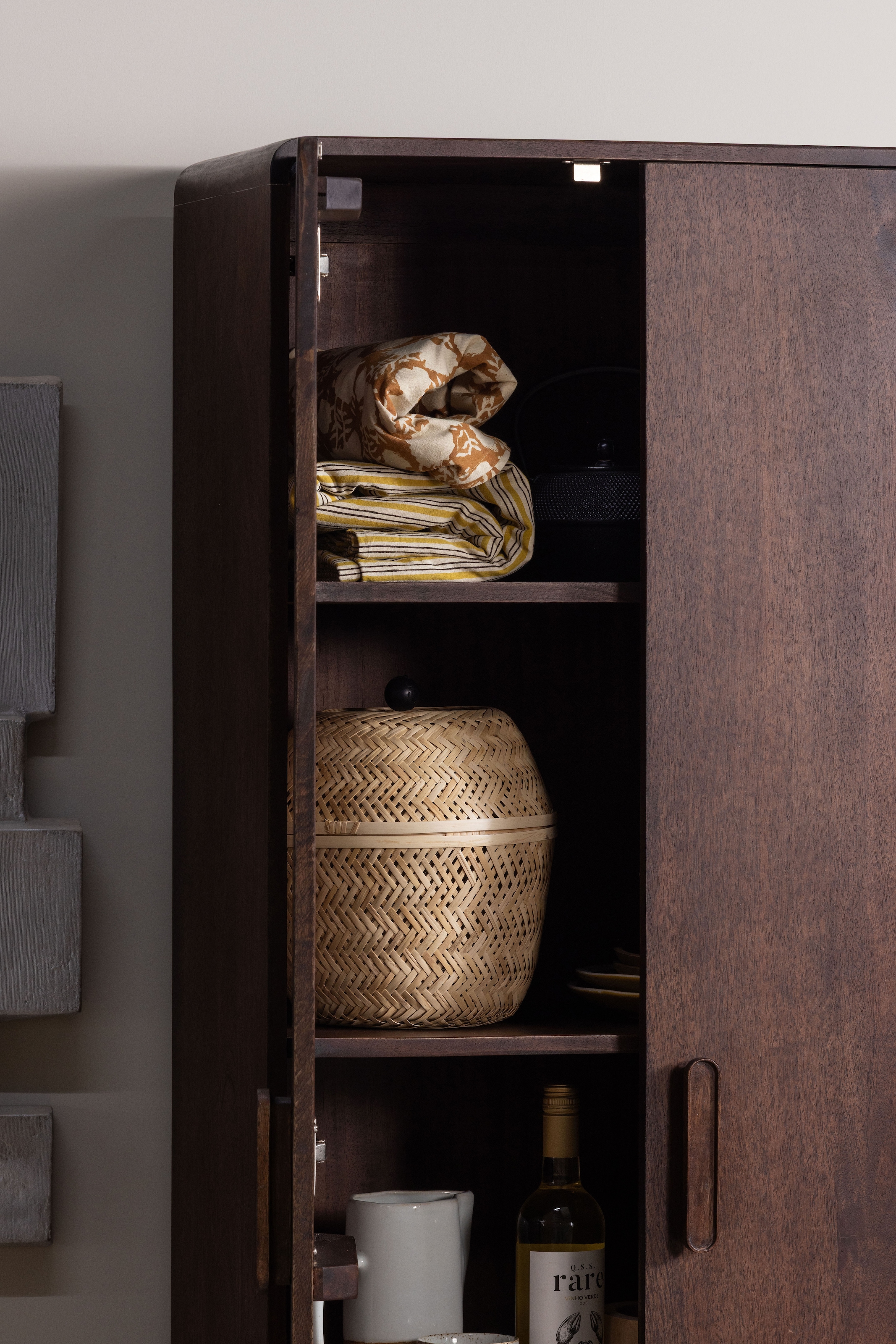 WOOOD Mehrzweckschrank »Liya Massivholz Mangoholz mit abgerundeten Ecken B 60x D 35x H 200 cm« Tragkraft 20 kg, einfach zu montieren, sichtbare Maserung