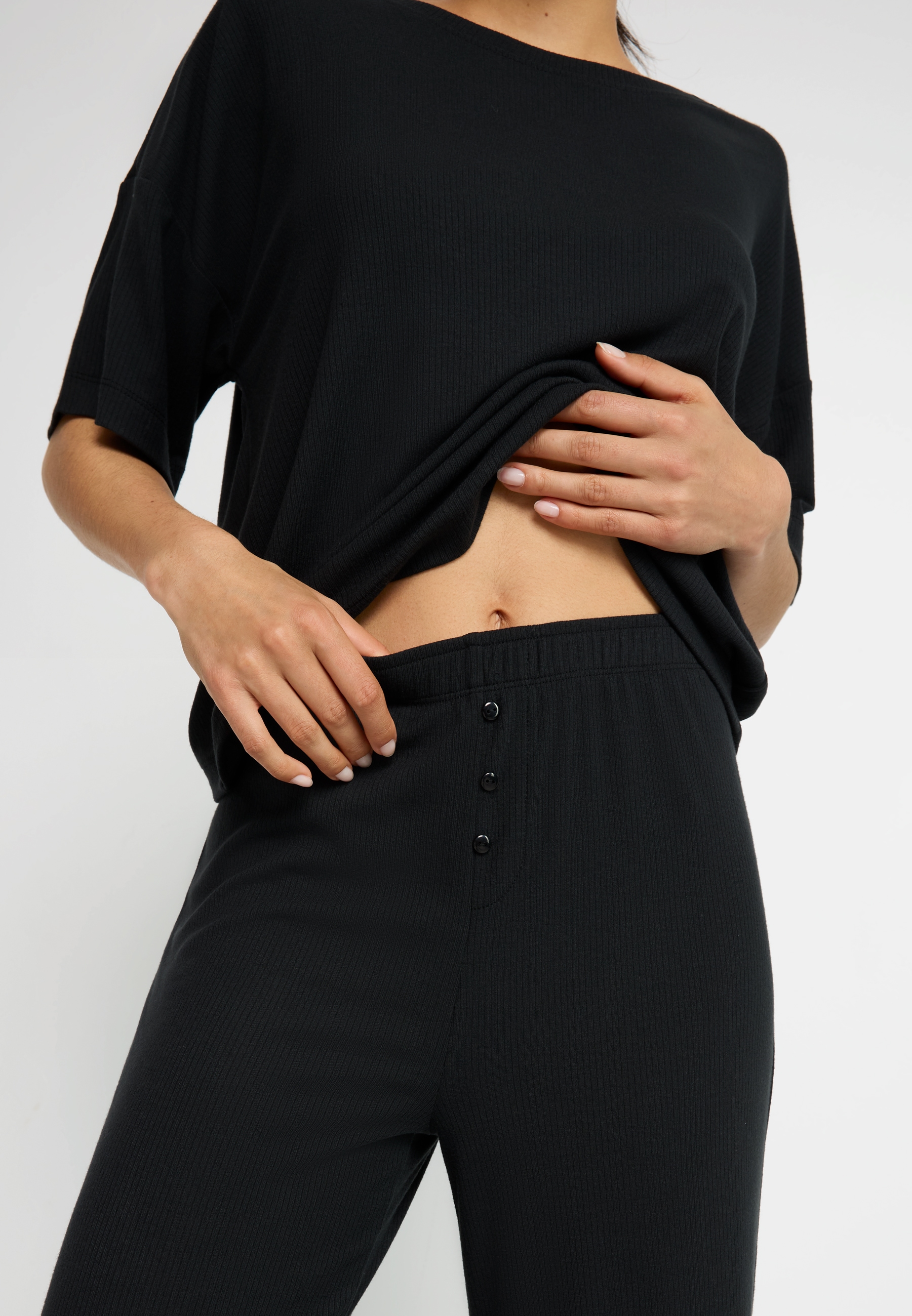 LSCN by LASCANA Pyjama Set, 2-teilig, 2 Stk. mit kleiner Zierknopfleiste an der Hose