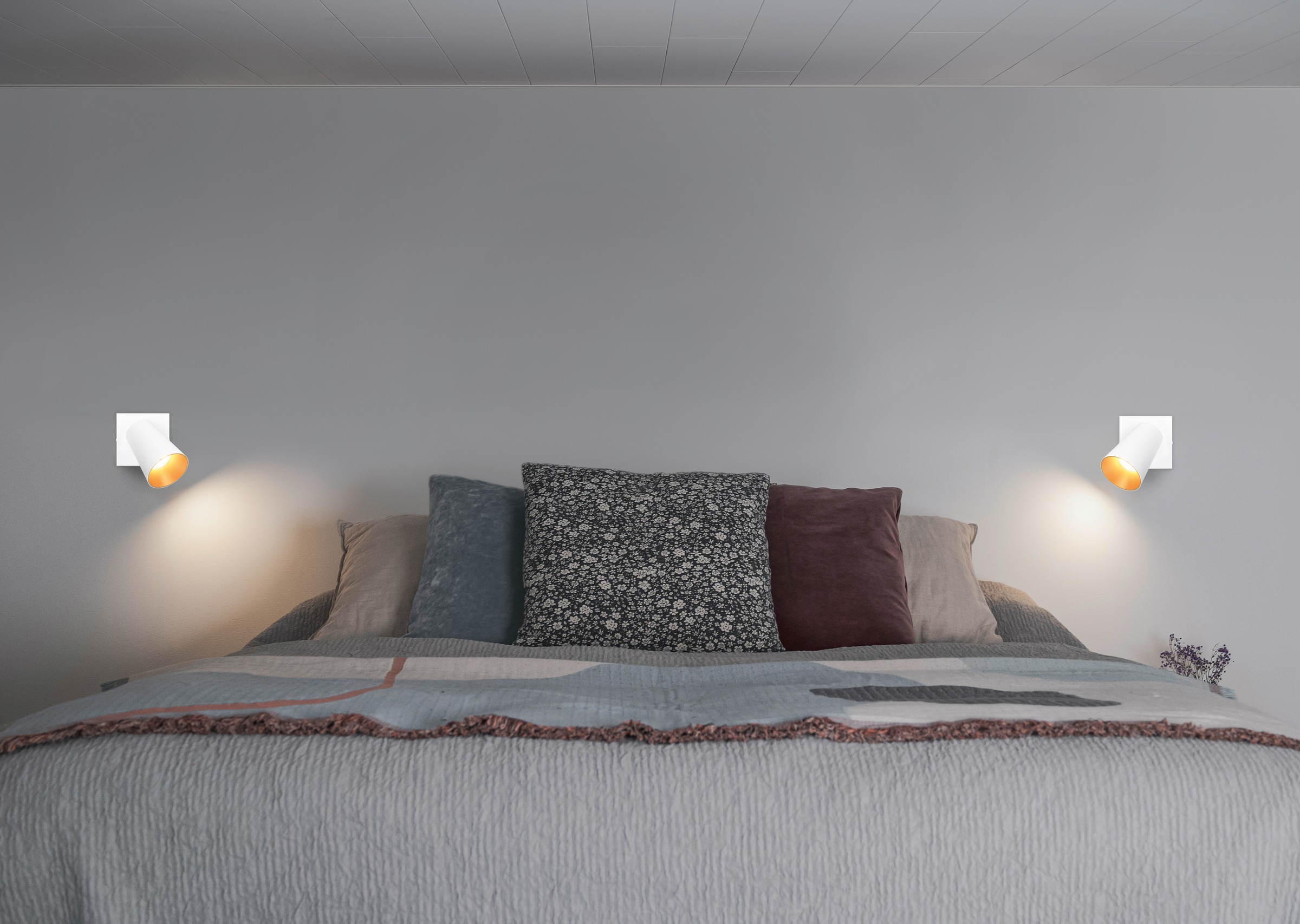 TRIO Leuchten Wandstrahler »SHARP, Spot 1-flammig exkl 1x GU10 max 10W schwenkbar & drehbar« GU10 1 Stk. warmweiß - kaltweiß Schirm innen gold, Kippschalter, Spot für Wandmontage + Deckenmontage