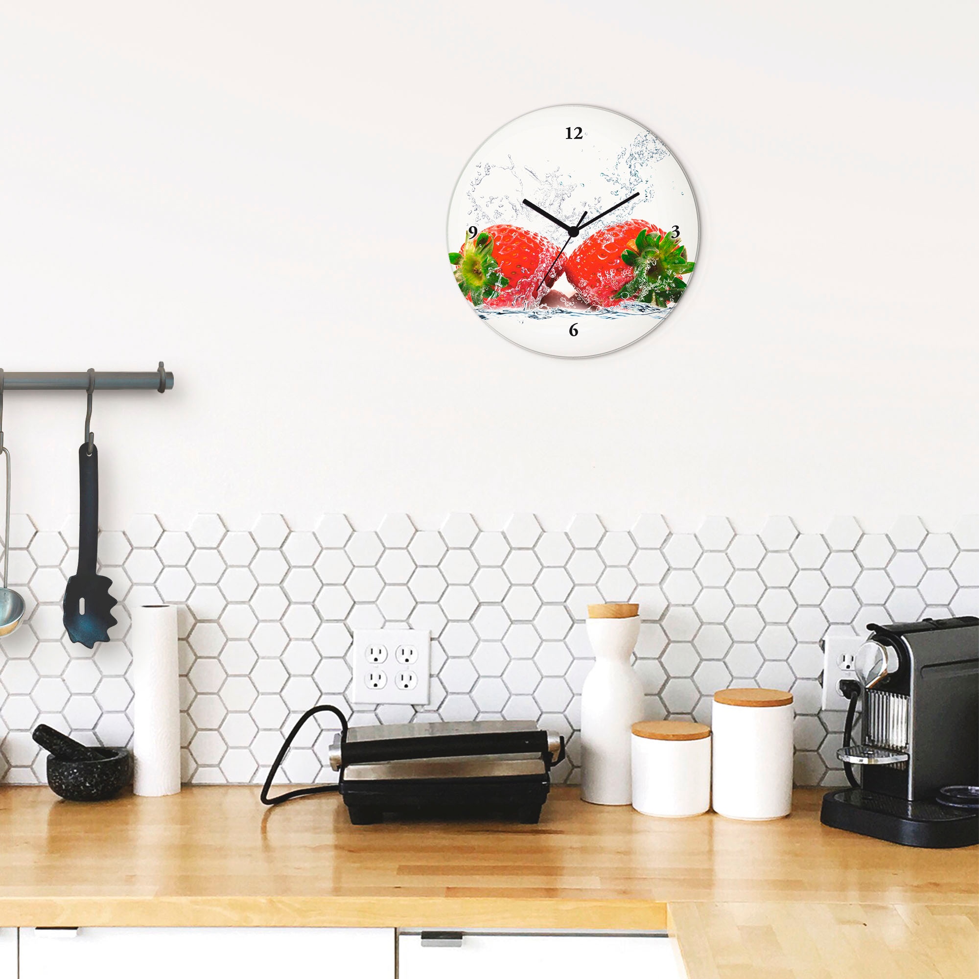 Artland Wanduhr »Erdbeeren mit Spritzwasser« wahlweise mit Quarz- oder Funkuhrwerk, lautlos ohne Tickgeräusche