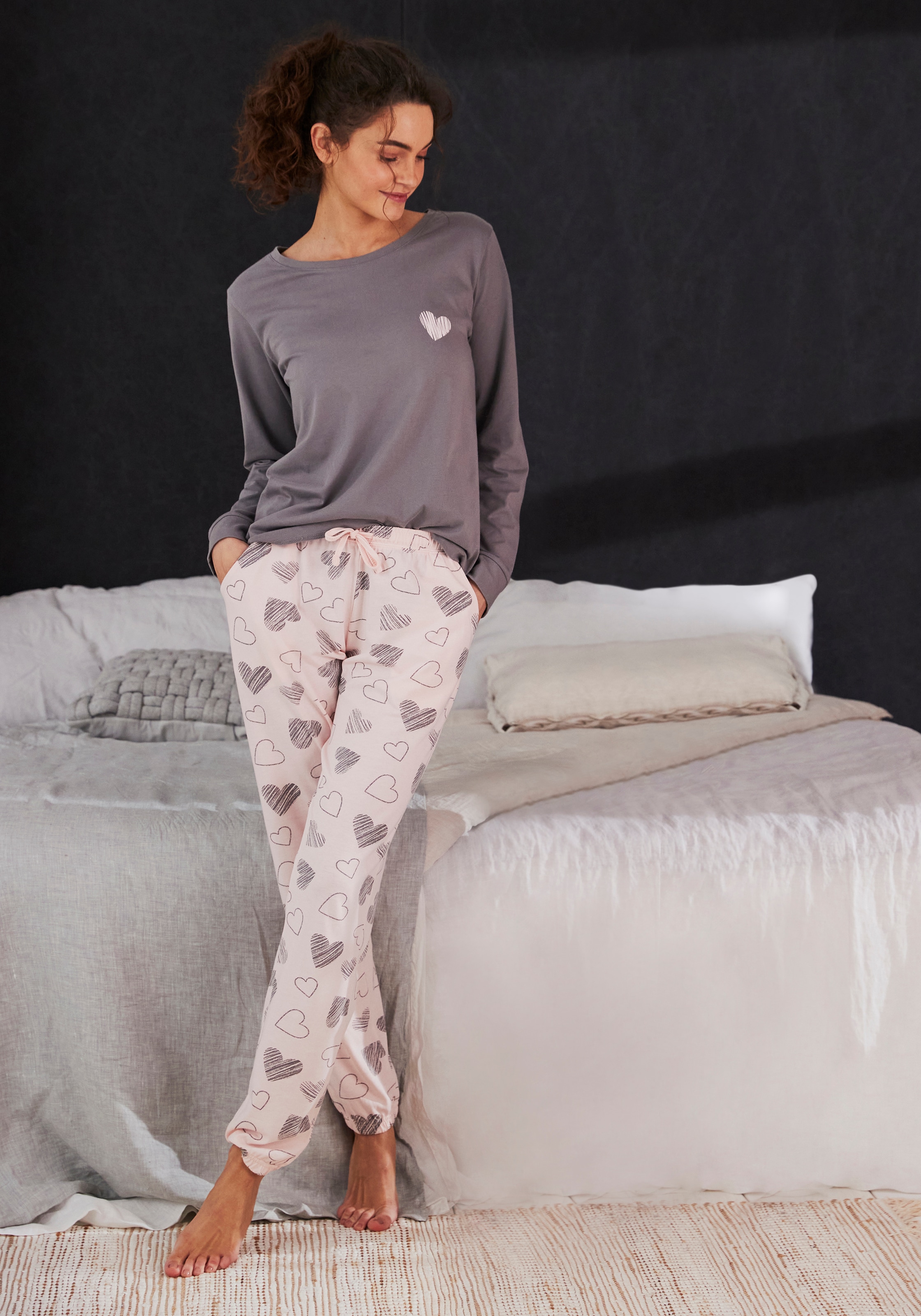 Vivance Dreams Pyjama mit süßem Herzchen-Print