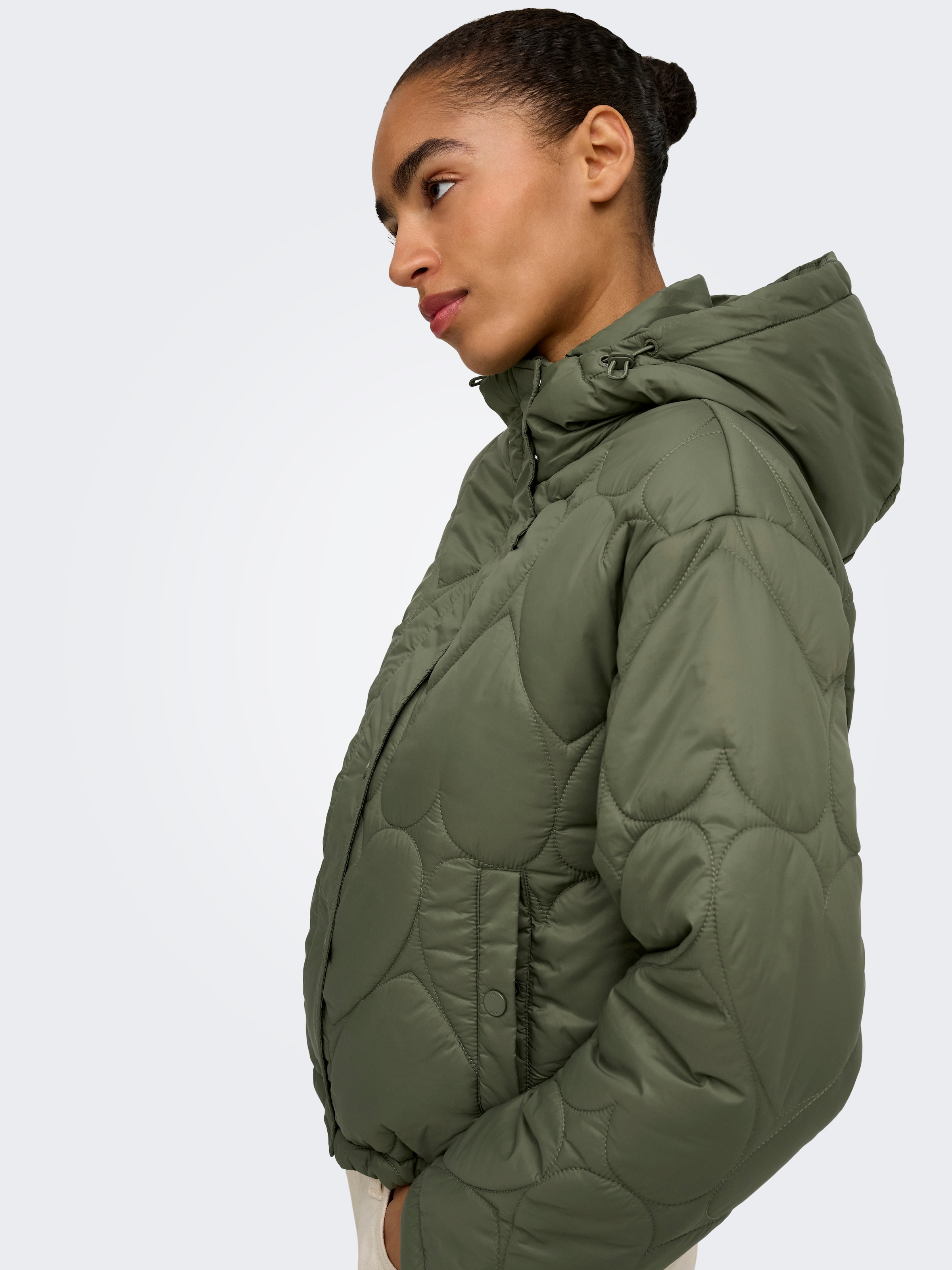 ONLY Steppjacke »ONLTAHIA LW HEART HOOD JACKET CC OTW« mit Kapuze Kunstfaser