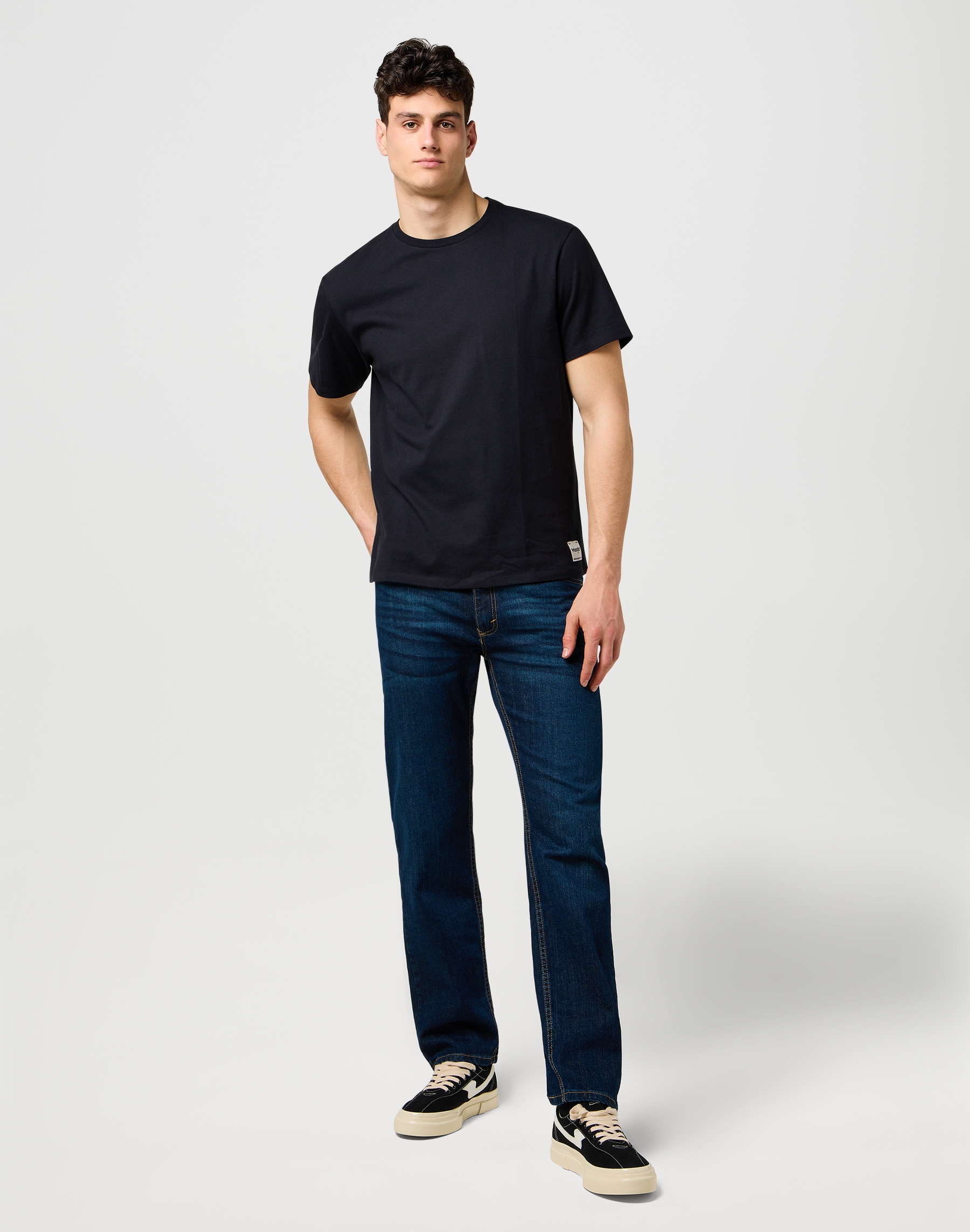 Wrangler Straight-Jeans »Foundation« aus elastischer Baumwollmischung