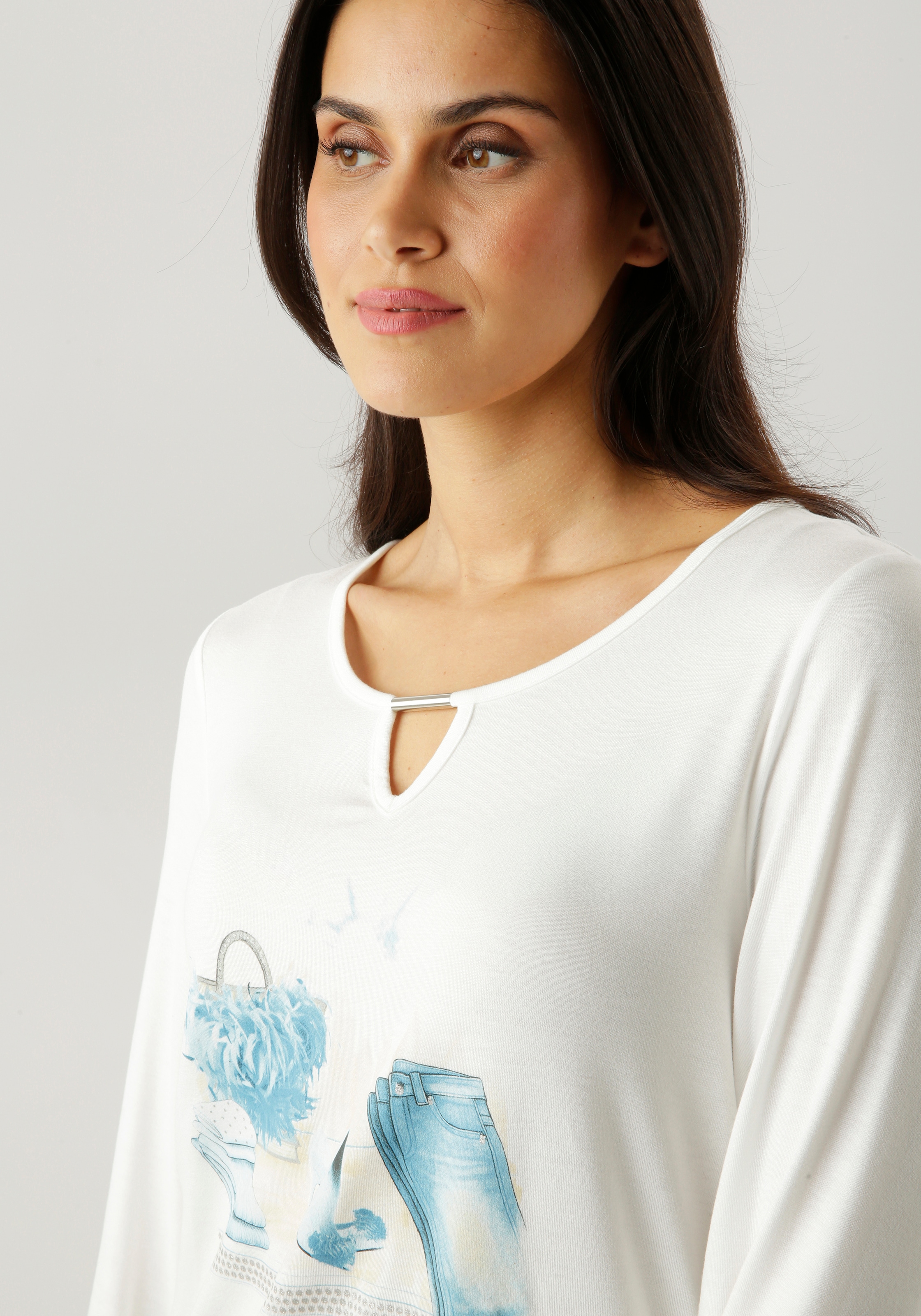 Aniston SELECTED Langarmshirt mit Cut-out und modischen Frontprint mit Glitzer