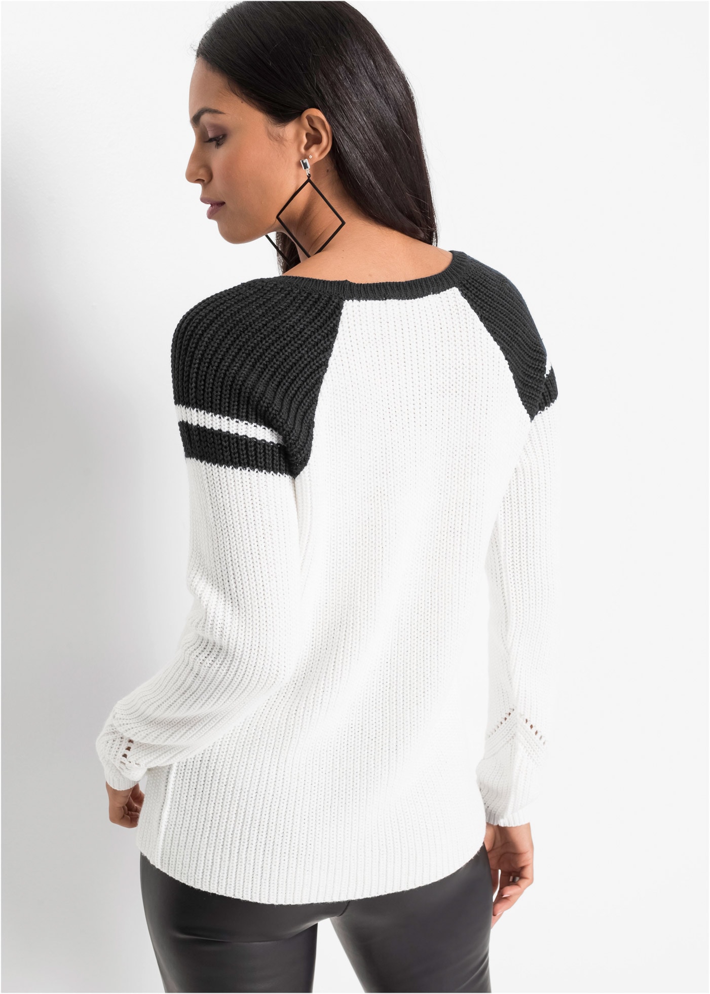 bonprix Strickpullover aus Polyacryl, mit Knopfverzierung, lockere Passform