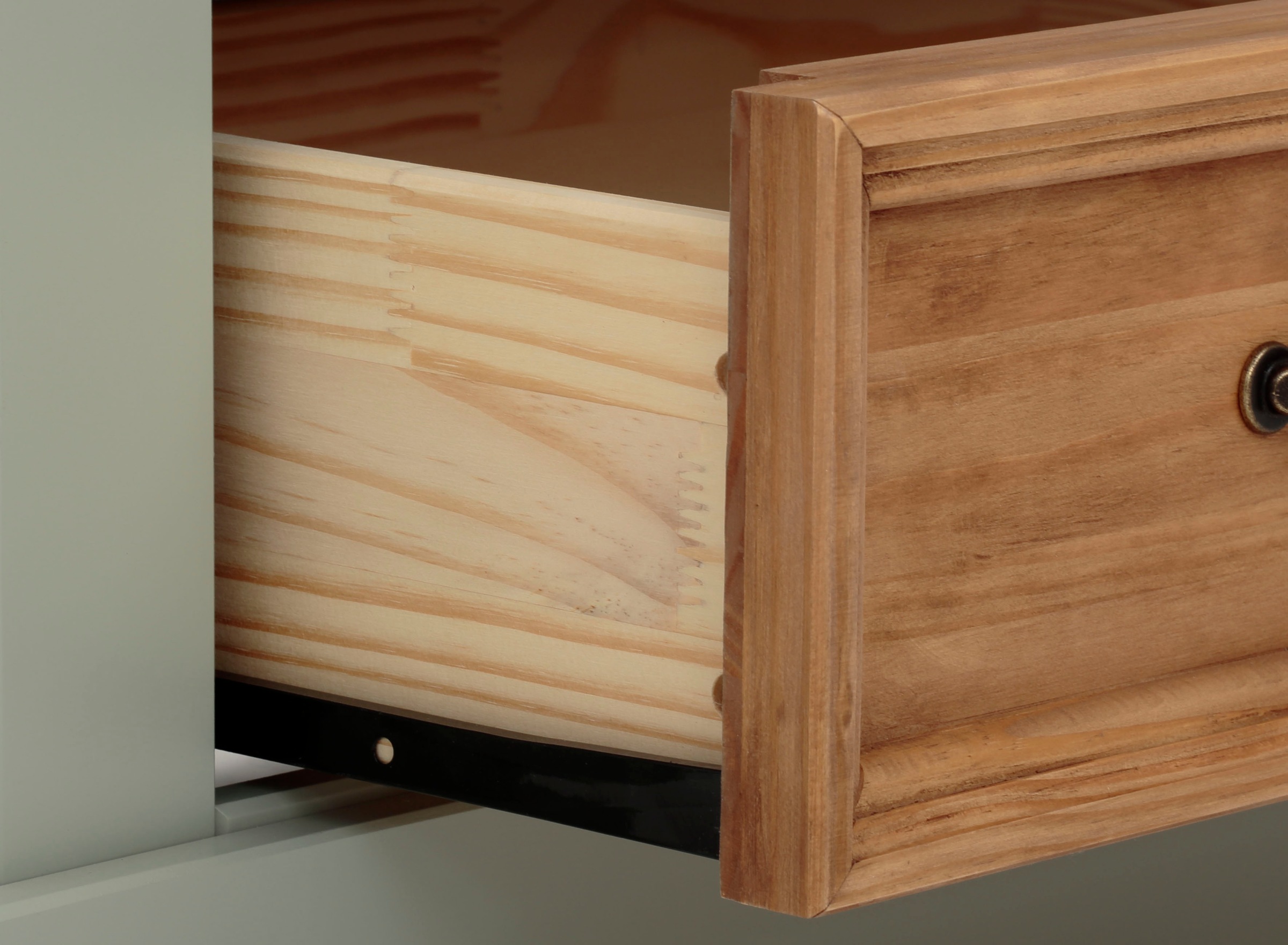 Home affaire Vitrine »Selma Highboard«, aus massivem Kiefernholz, mit Griffen aus antikisiertem Metall