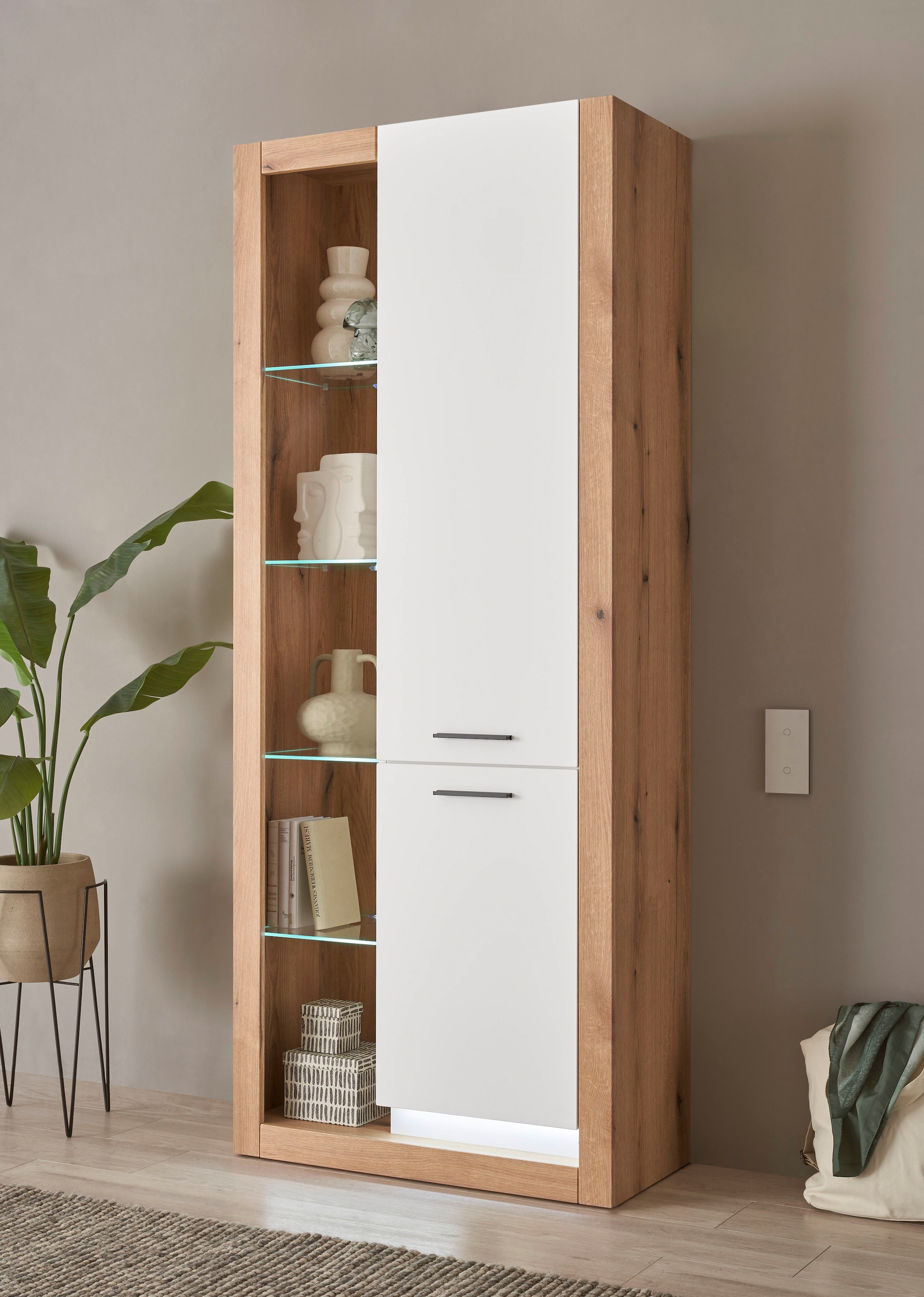 Home affaire Vitrine »Brixen, Vitrinenschrank in Eiche Dekor, moderne Standvitrine« Metallgriffe, ausreichend Stauraum, vielseitig einsetzbar, 80 cm breit