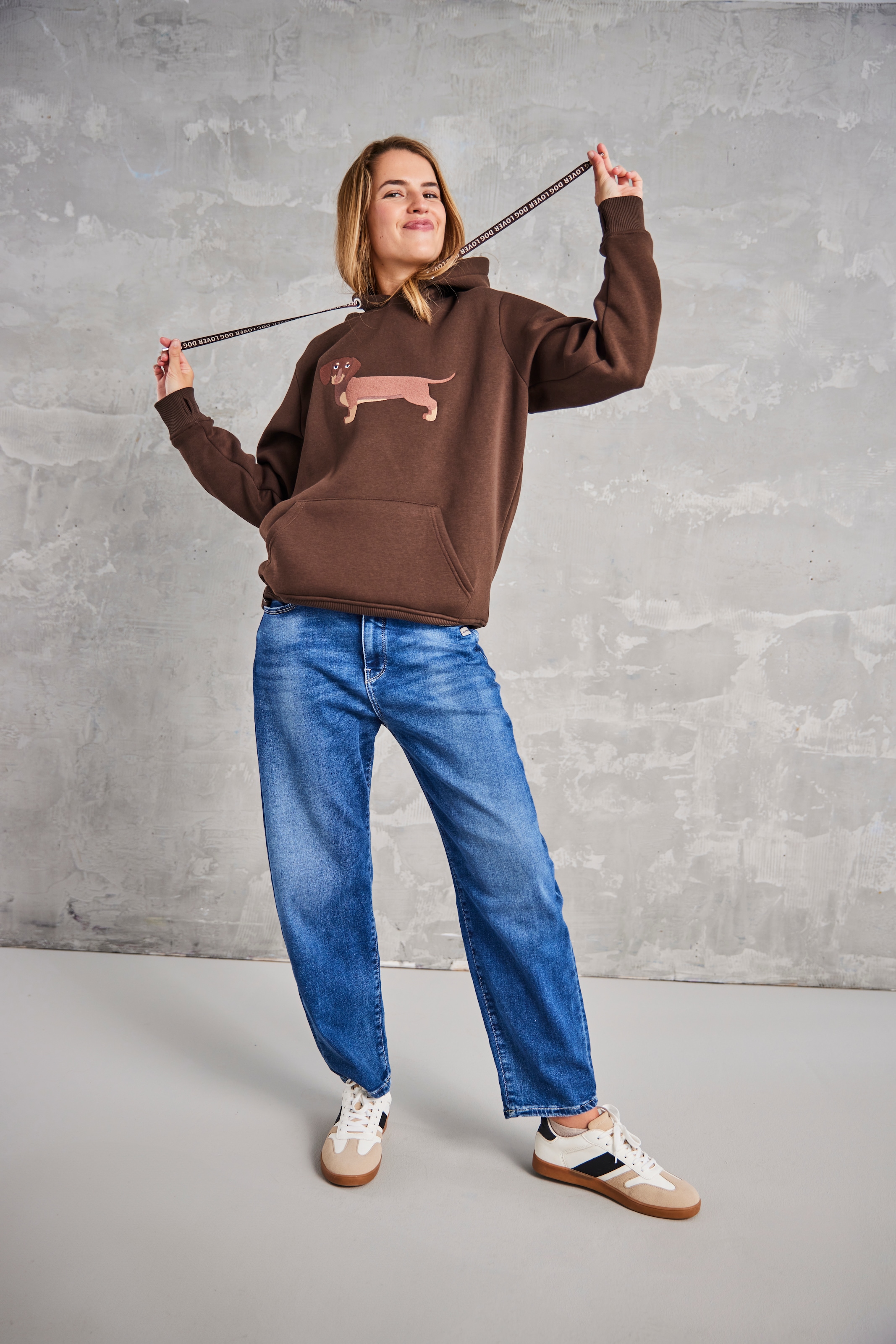 Zwillingsherz Hoodie »"Dackel"«, Stickerei vorne, weiche Fleeceinnenseite, bedruckte Kordel