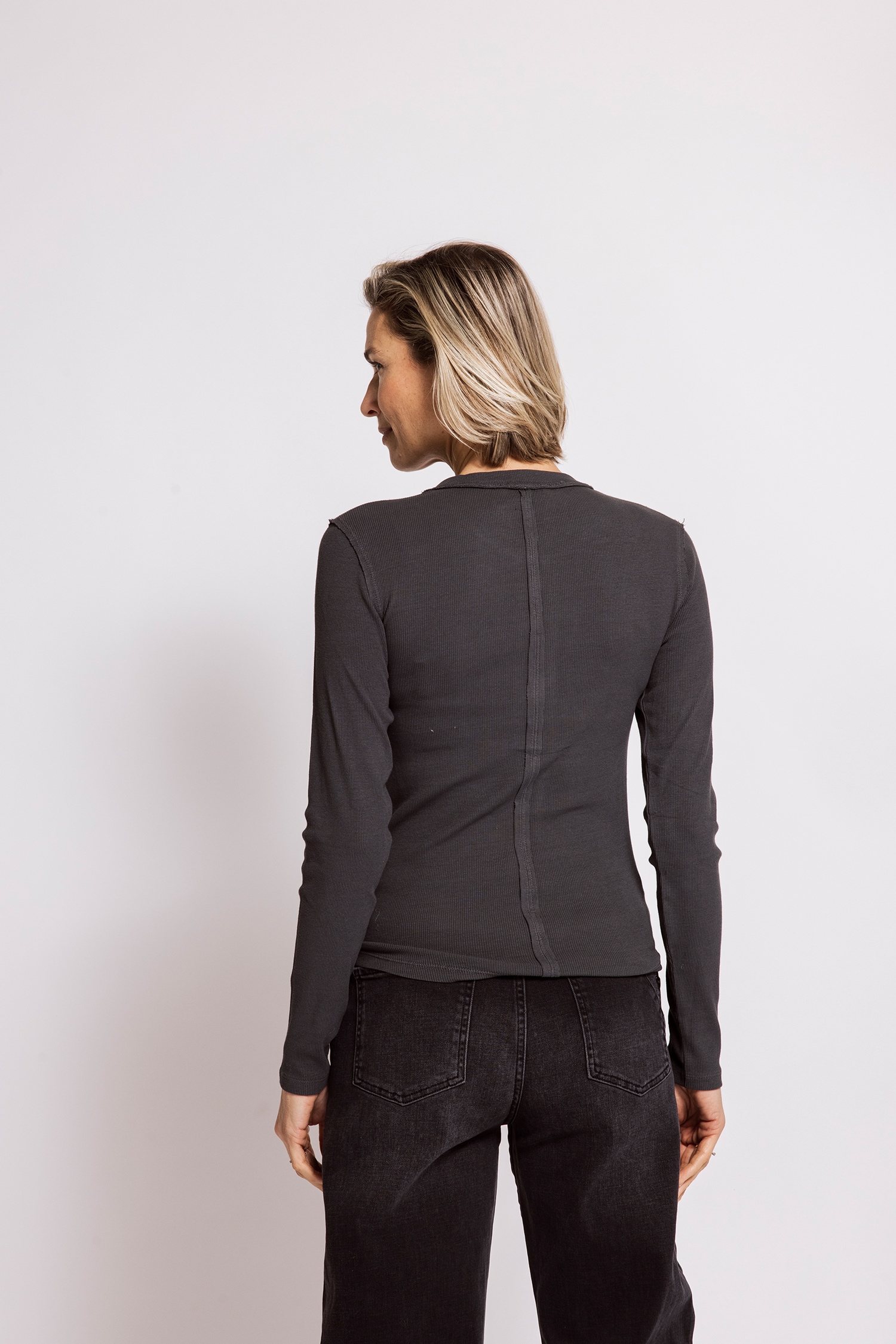 Zhrill Langarmshirt »NAMI« bequeme Passform, unifarben, offene Kanten