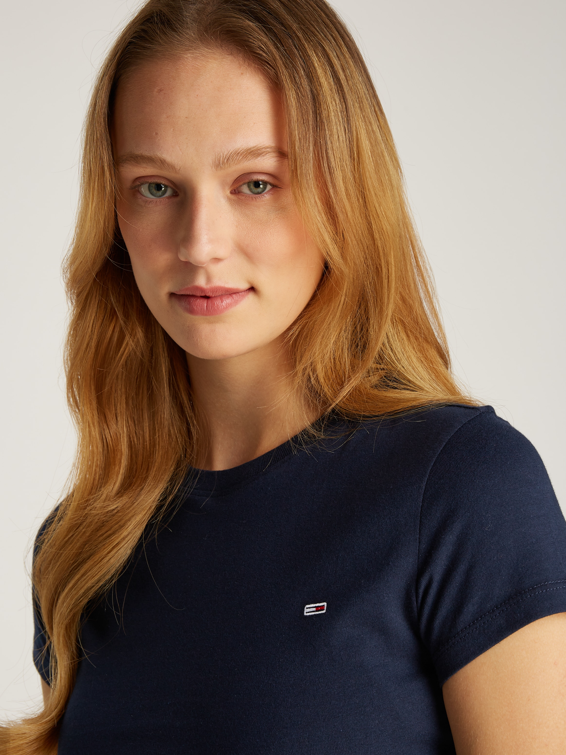 Tommy Jeans T-Shirt »TJW 2PACK C-NECK TEE«, (Packung, 2 tlg., 2er), mit Logo-Stickerei