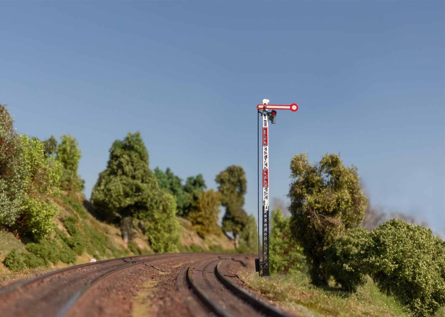 Märklin Modelleisenbahn-Signal »Hauptsignal mit Gittermast (Hp 0 / Hp 1) - 70396«