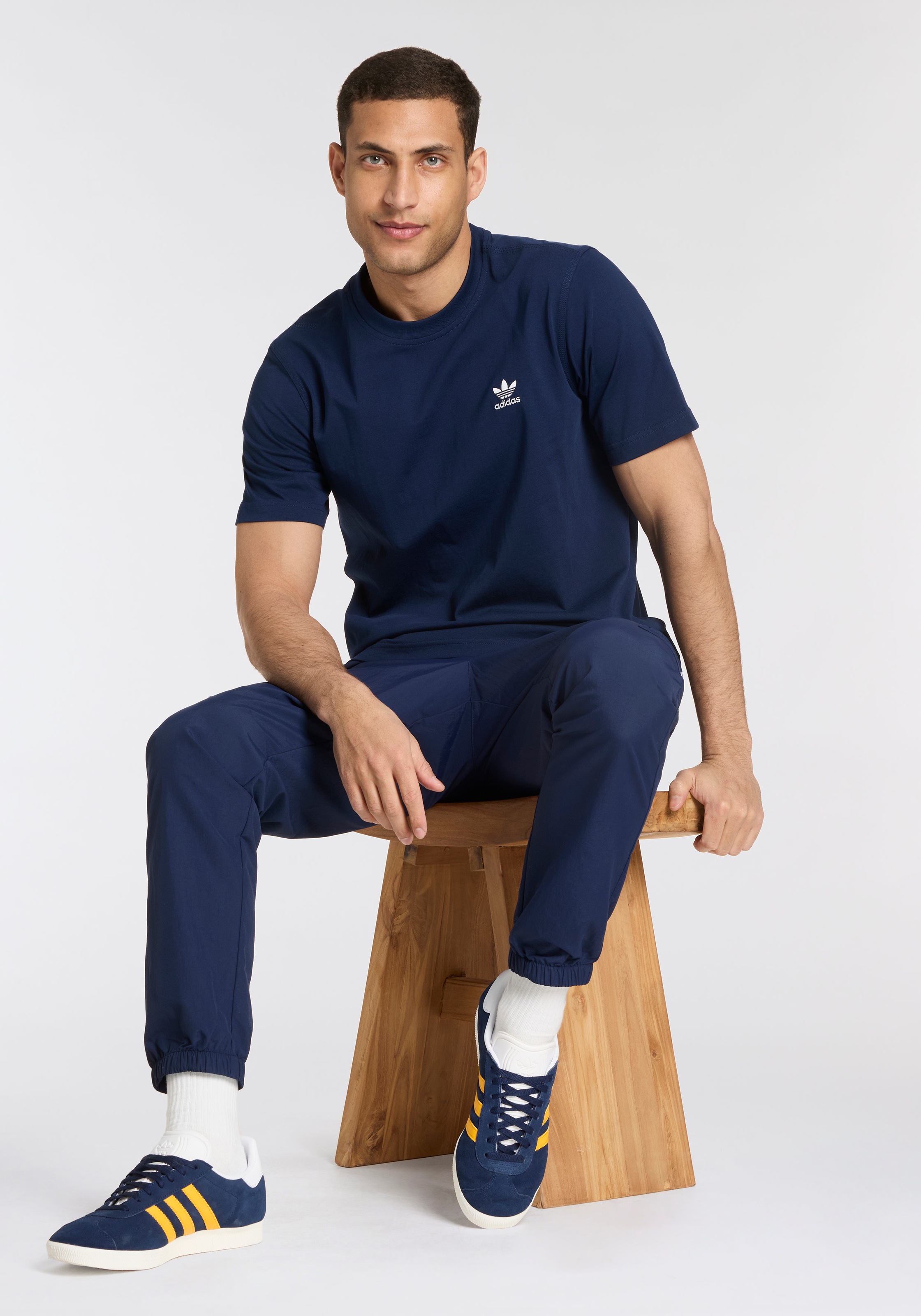 adidas Originals »TREFOIL ESS TEE« sportlicher Stil, Kurzarm, mit Rundhalsausschnitt