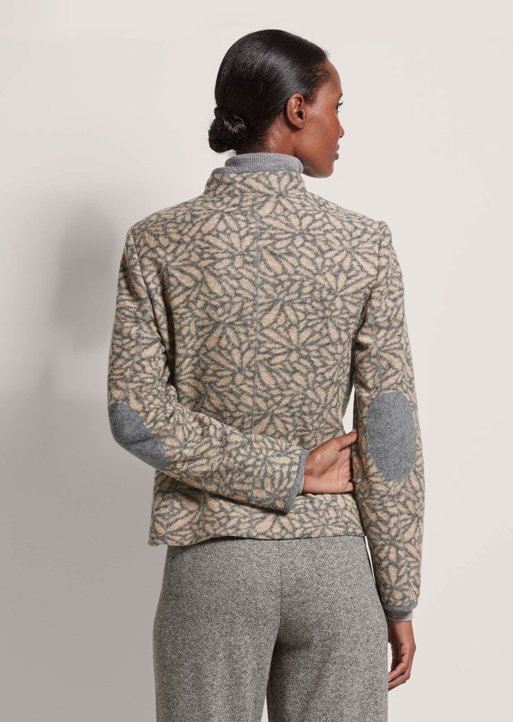 MADELEINE Kurzblazer »Kurzblazer Verkürzter Wollblazer mit Stehkragen, Taschen«