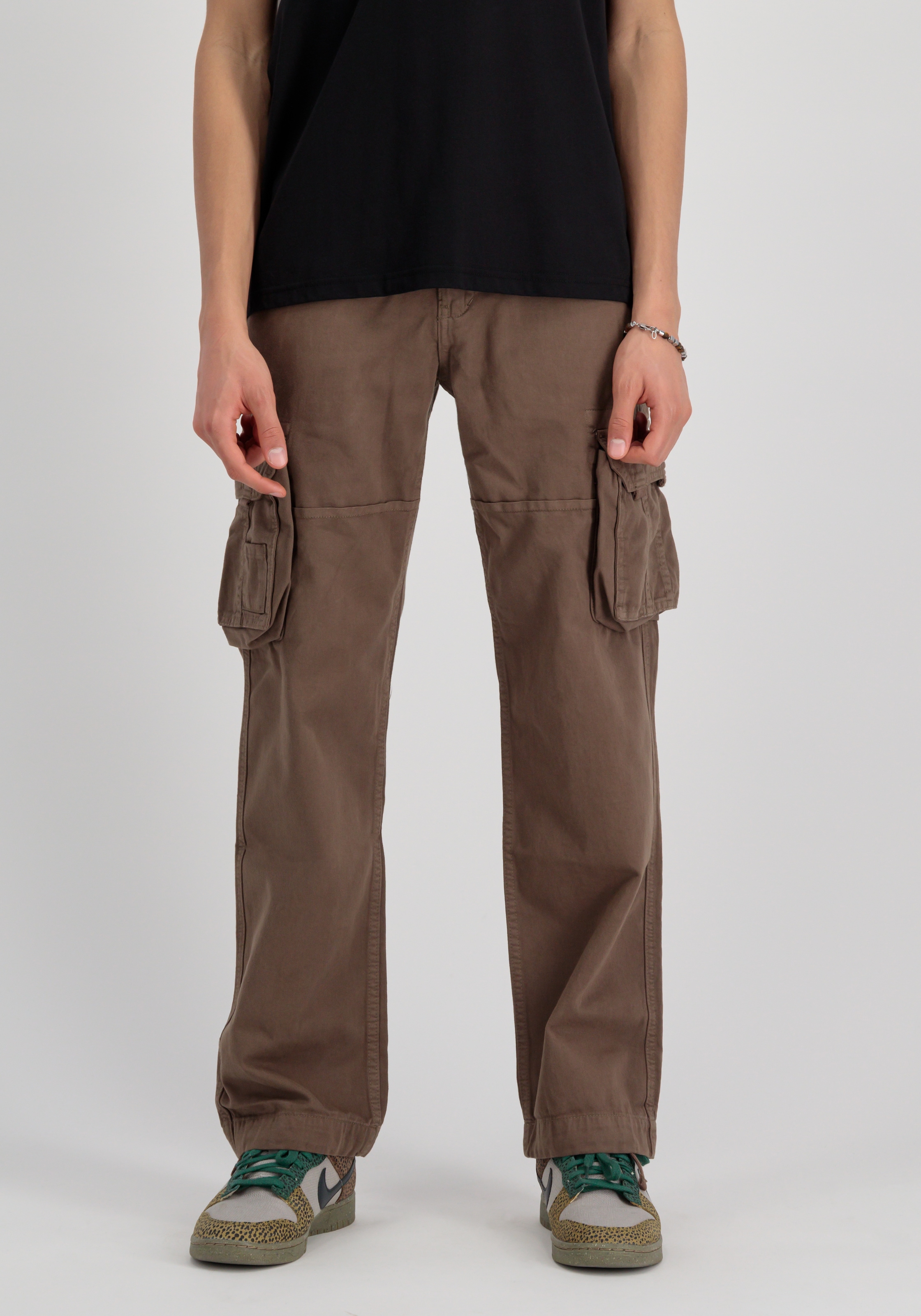 Alpha Industries Cargohose »Jet Pant«  mit seitlichen Cargotaschen und Kordelzug am Beinabschluss