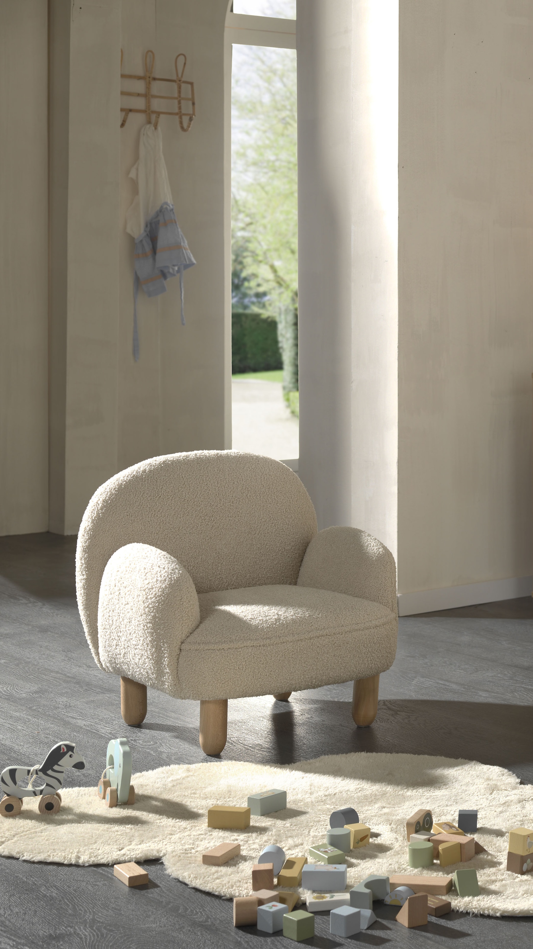 Vipack Sessel »für Kinder in verspielter Optik, ein Highlight für das Kinderzimmer« B: 56 x H: 52 x T: 53 cm, Füße aus Massivholz,  Bezug flauschiger Bouclé Stoff, zwei Farben zur Wahl