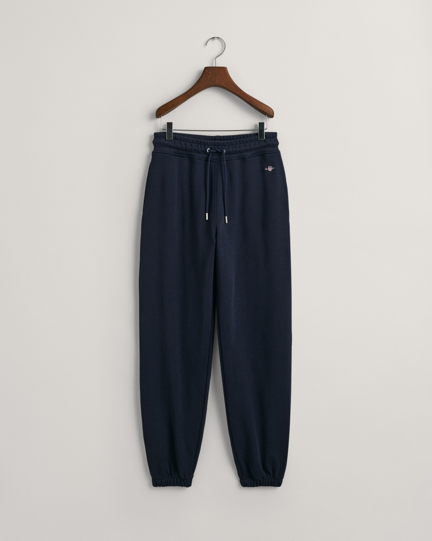 Gant Sweathose »REL SHIELD SWEATPANTS«, mit Logostickerei