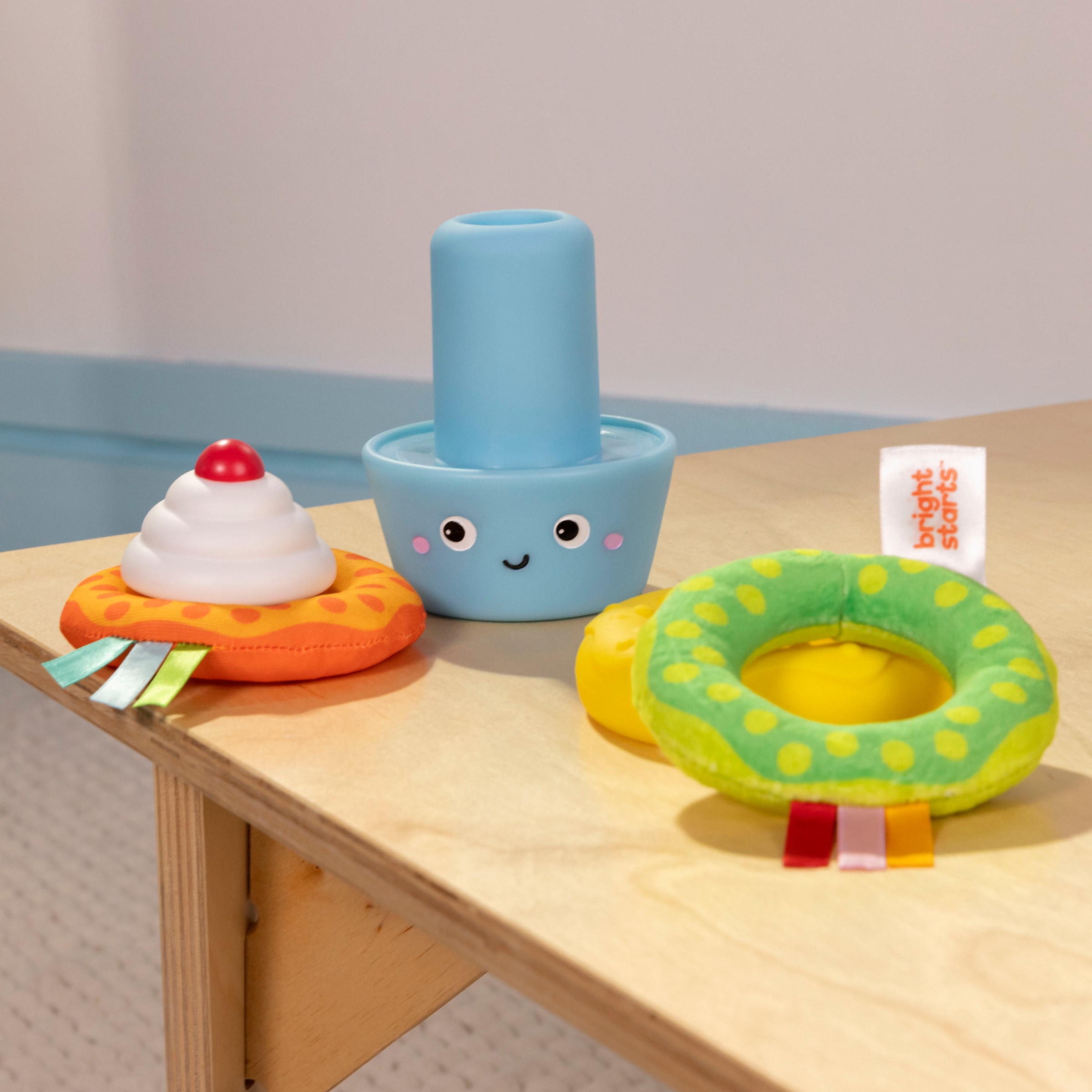 Bright Starts Stapelspielzeug »Cupcake Tower Stacking Toy with Teether«