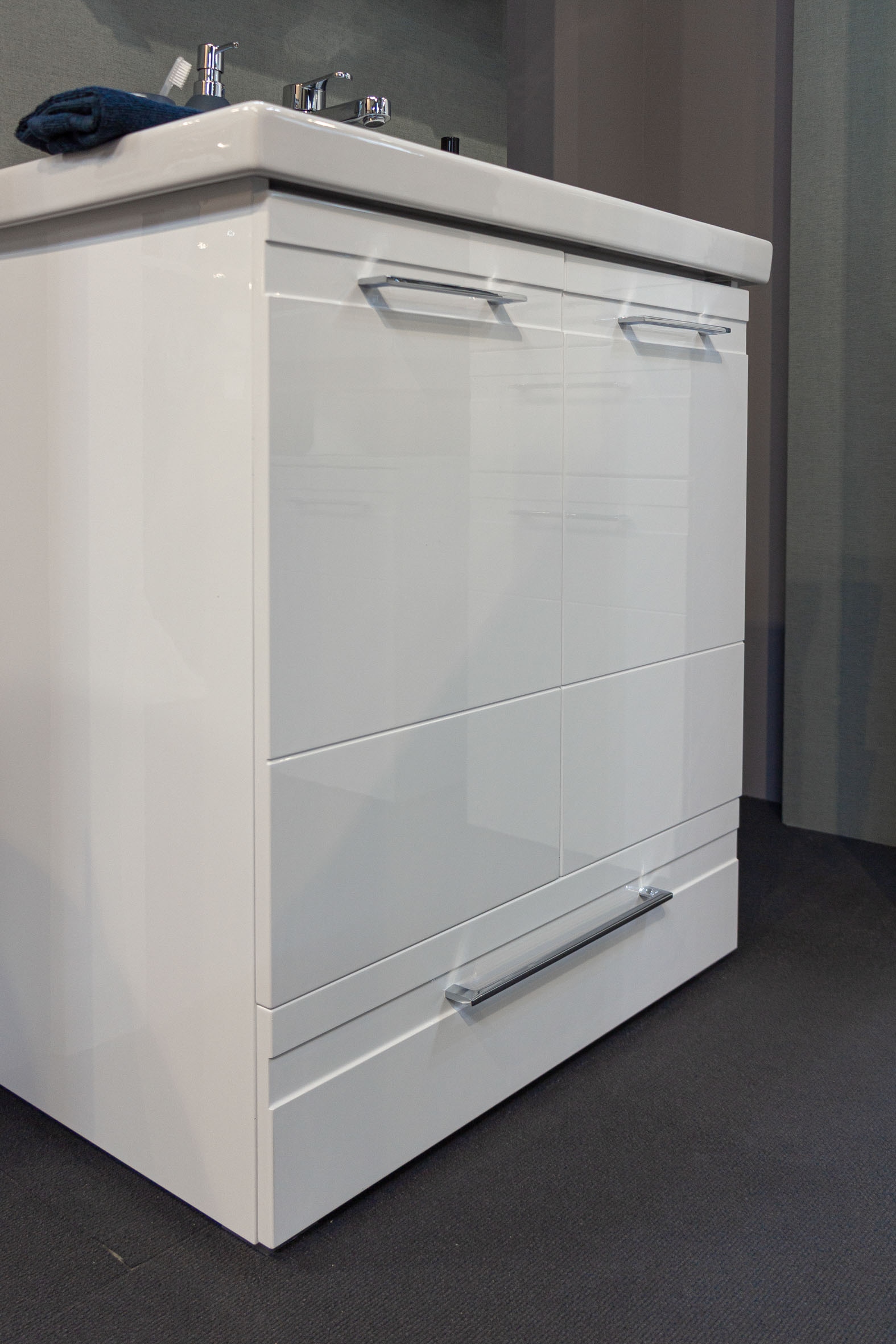 Saphir Badmöbel-Set »Keramikwaschtisch, Waschtischunterschrank und Spiegelschrank« Set, 3 Stk. tlg.