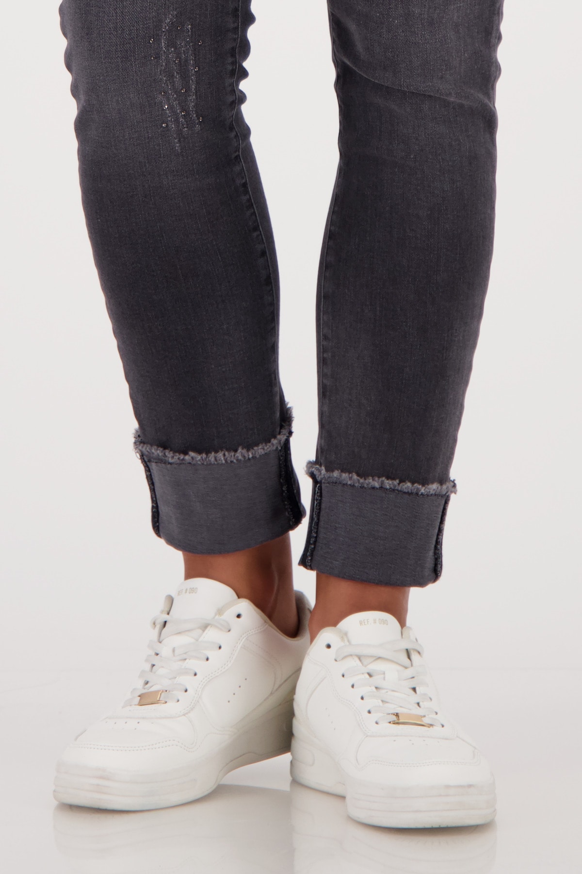 Monari Slim-fit-Jeans »Hose Jeans Nietenschmuck« Slim-fit-Passform, mit Strasssteinen