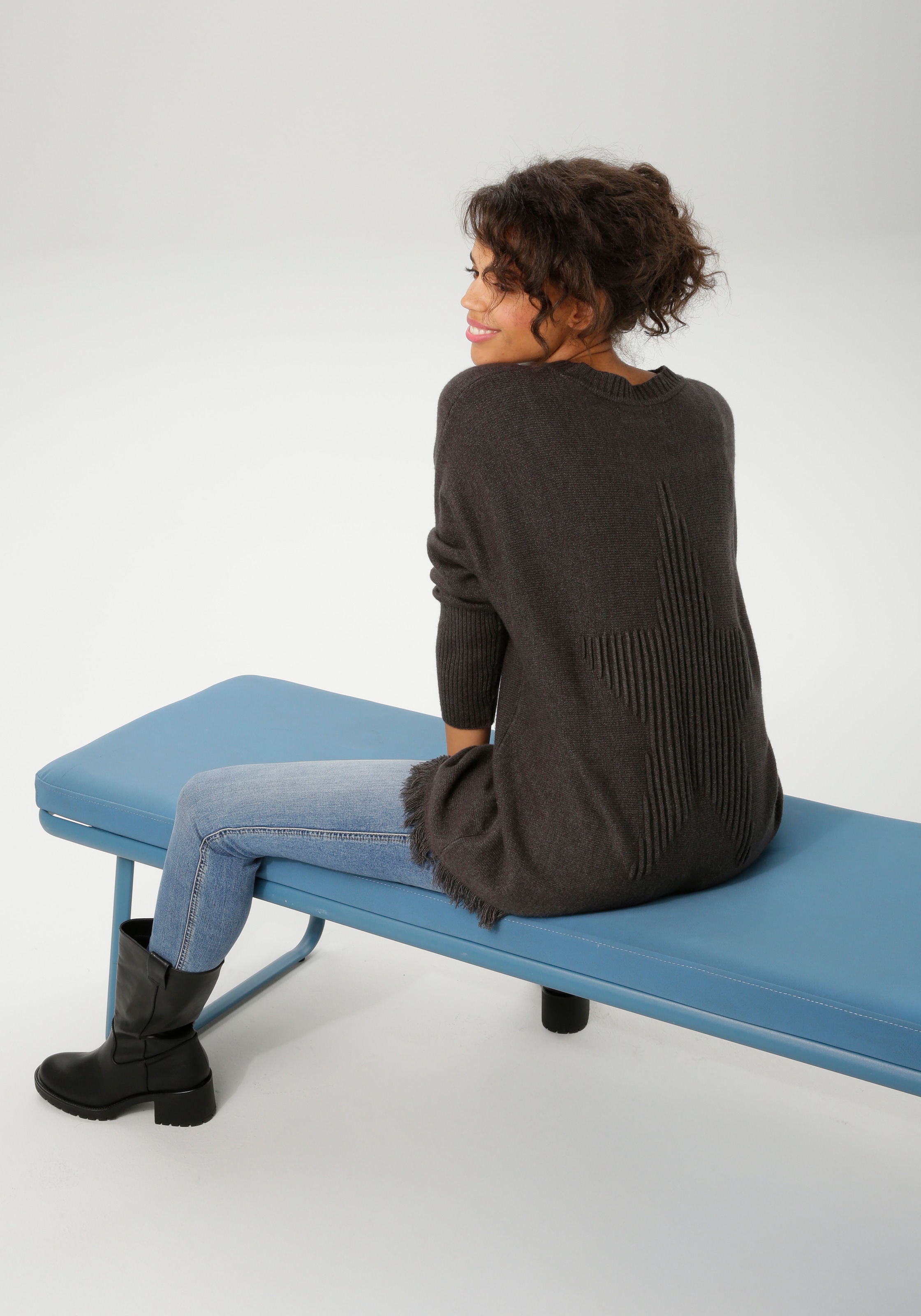 Aniston CASUAL Strickpullover mit eingestricktem Stern im Rücken