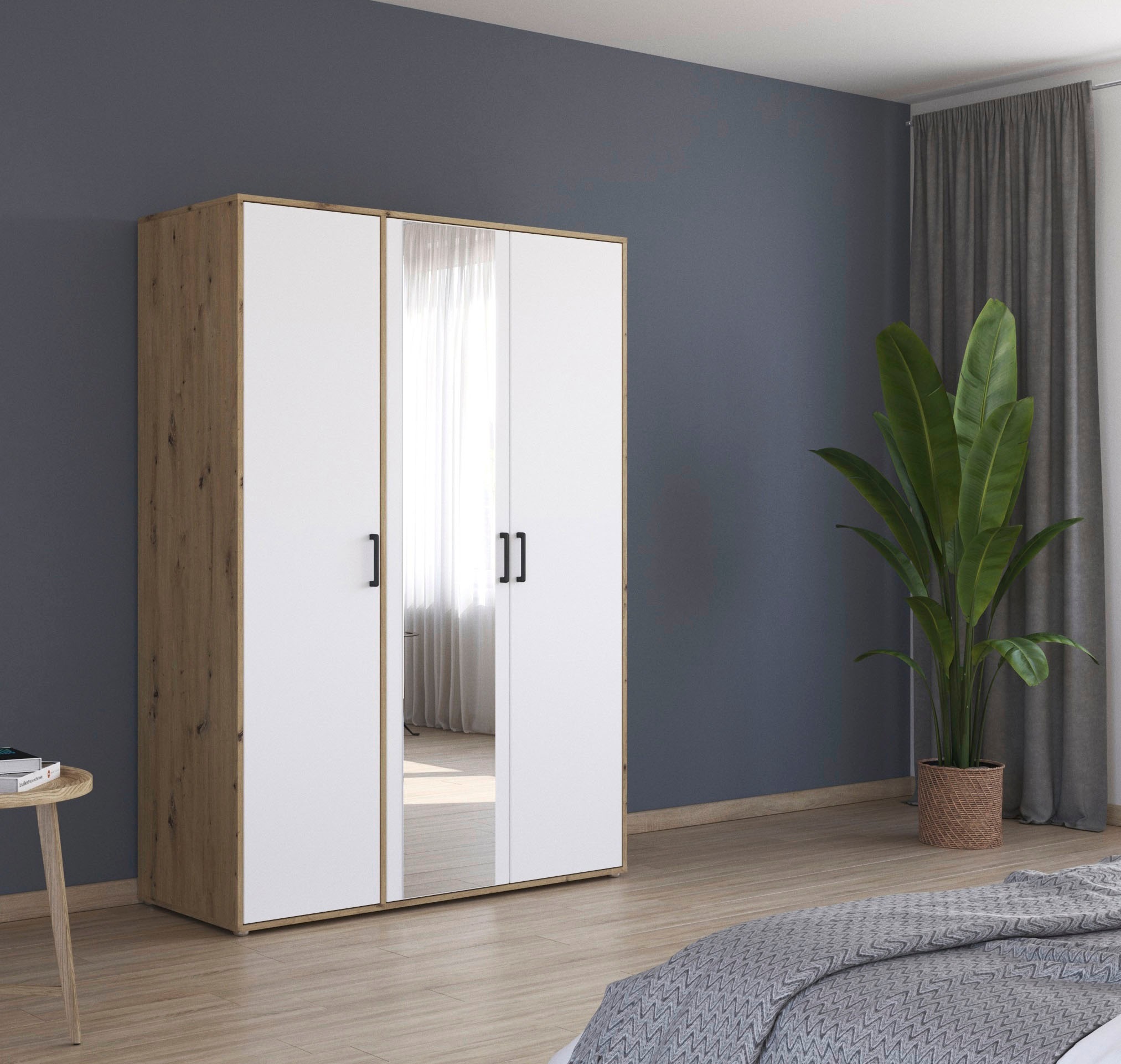 rauch Drehtürenschrank »Kleiderschrank Schrank Garderobe Wäscheschrank VOYAGER«, (in 3 verschiedenen Ausstattungen BASIC/CLASSIC/PREMIUM), mit modernen Griffen in Graumetallic und Spiegel