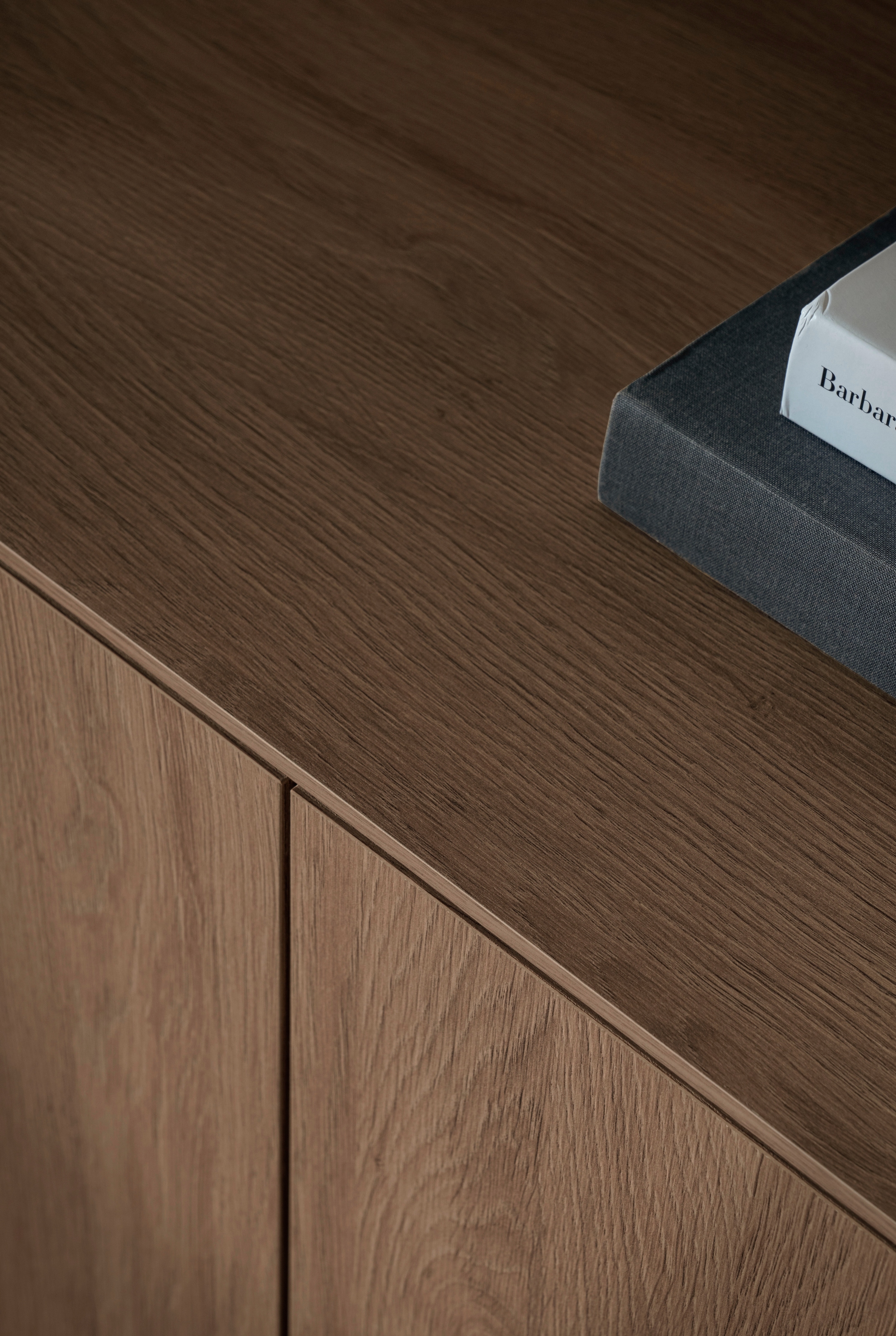 Home affaire Sideboard »Lund, moderner Schrank, Kommode mit Kufengestell« optisch dünner Oberboden, hochwertige Optik, ausreichend Stauraum