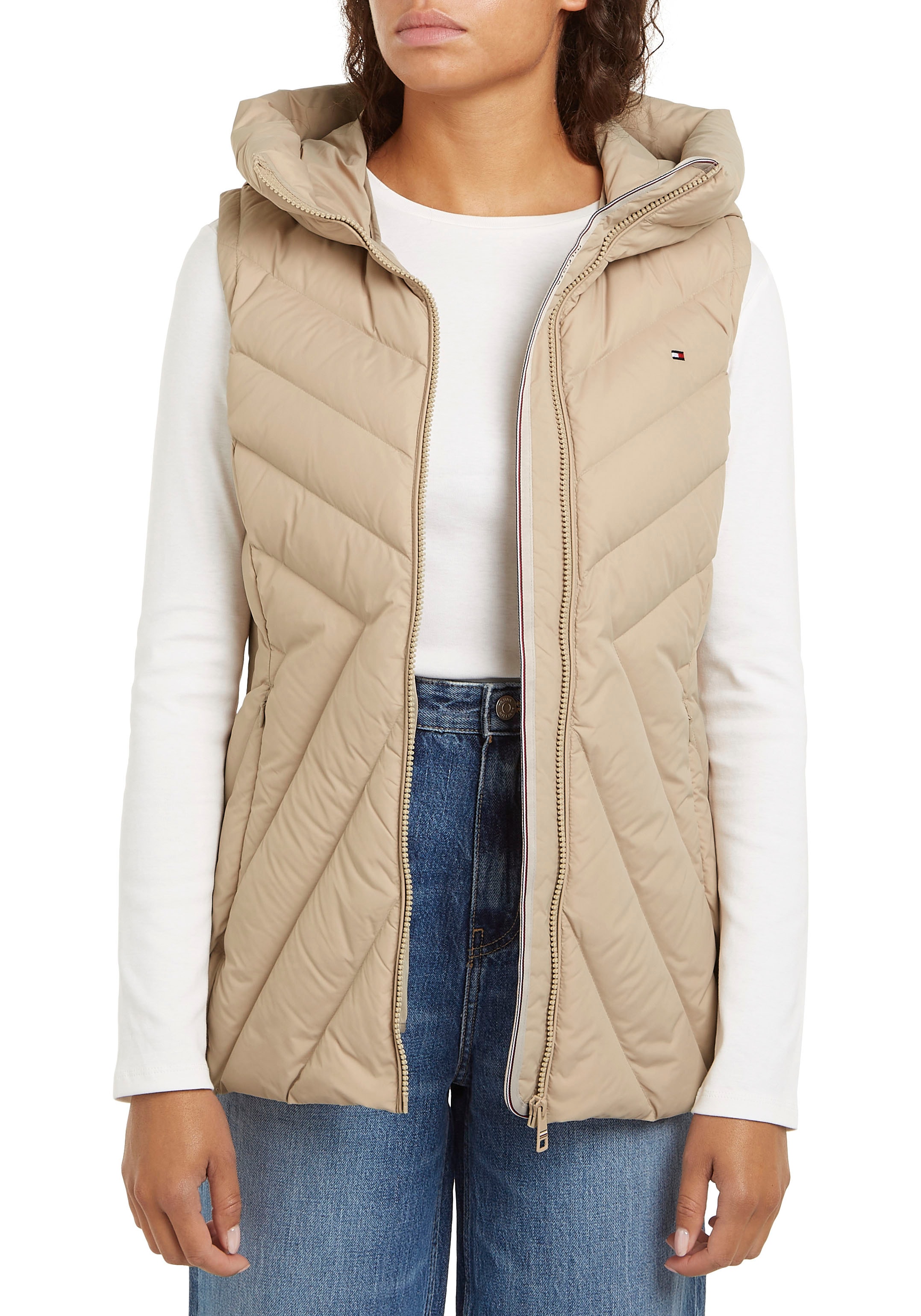 Tommy Hilfiger Steppweste »CHEVRON MW PADDED VEST«, mit mittelstarker Wattierung und Tommy Hilfiger Markenlabel