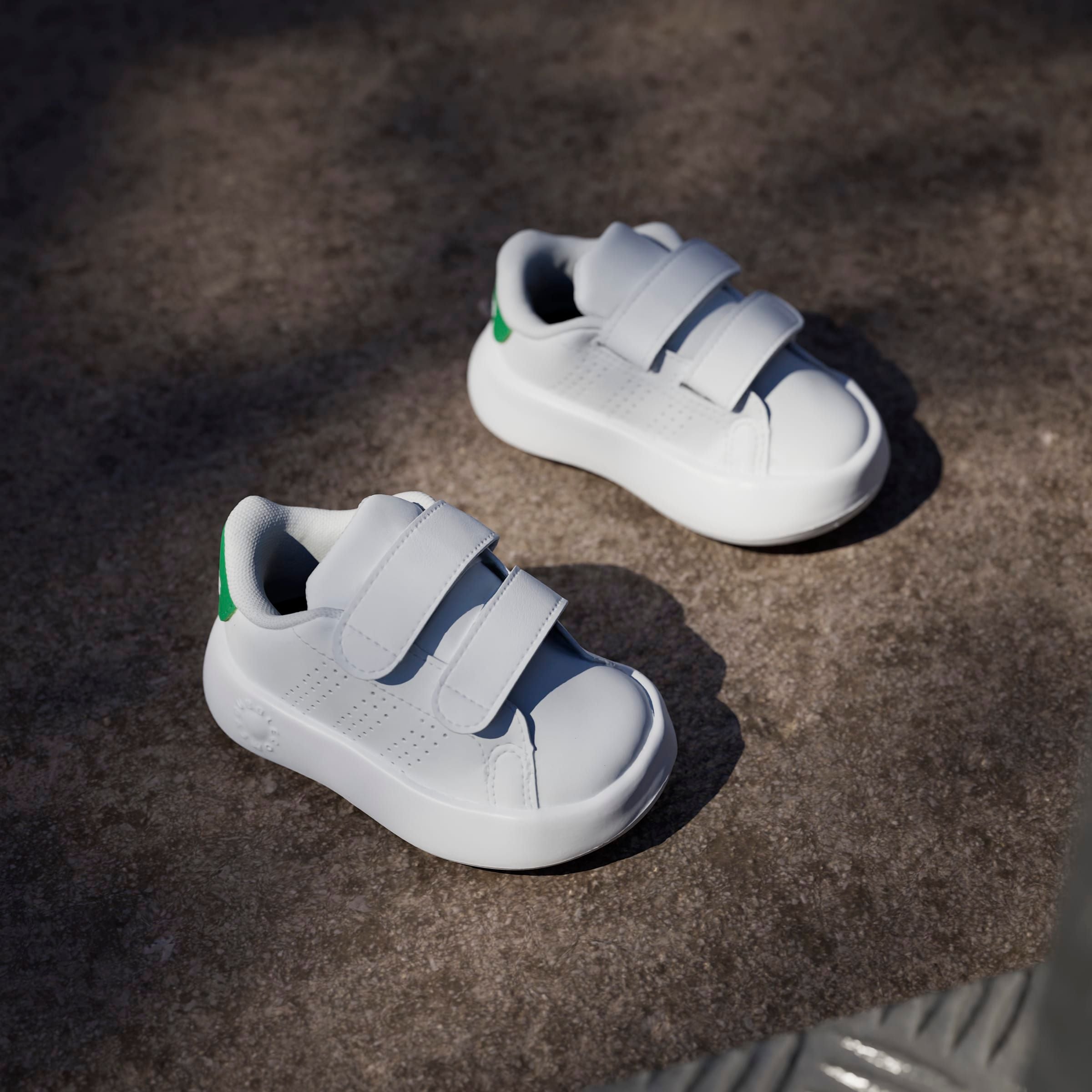 adidas Sportswear Klettschuh »ADVANTAGE KIDS«, Design auf den Spuren des adidas Stan Smith, für Kinder