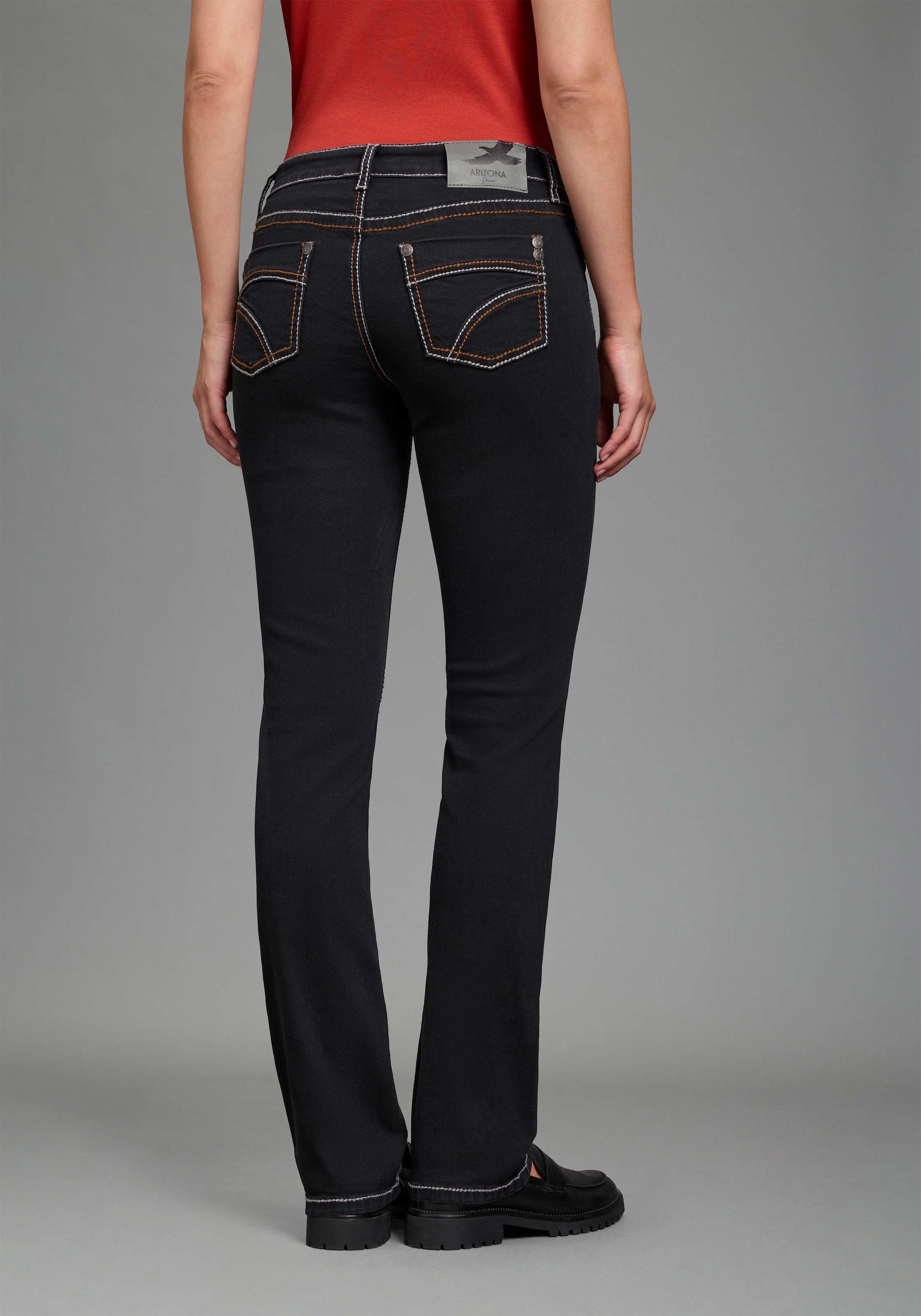 Arizona Gerade Jeans »Kontrastnähte« niedrige Leibhöhe,  in 5-Pocket-Form,  Used-Look-Waschung