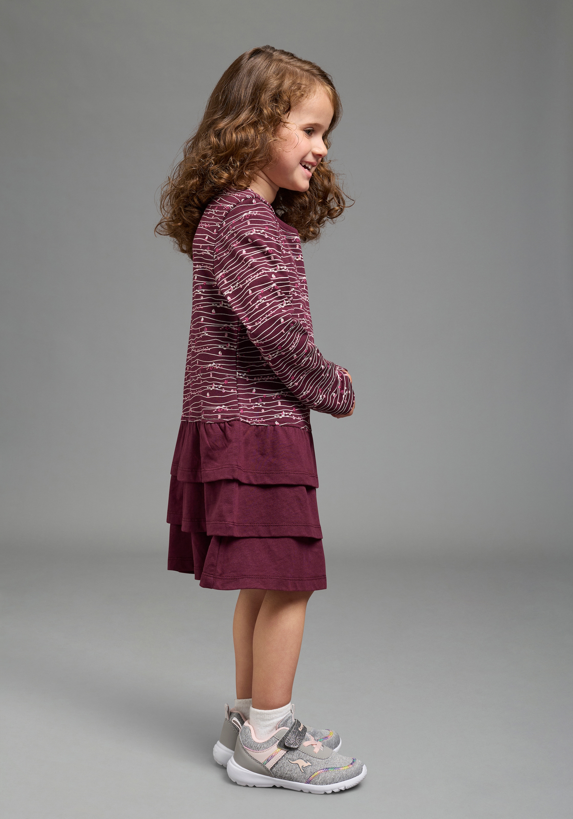 KangaROOS Jerseykleid »Kleid mit Allover-Muster« für Mädchen, für Frühling und Herbst, kniefrei, mit Volants