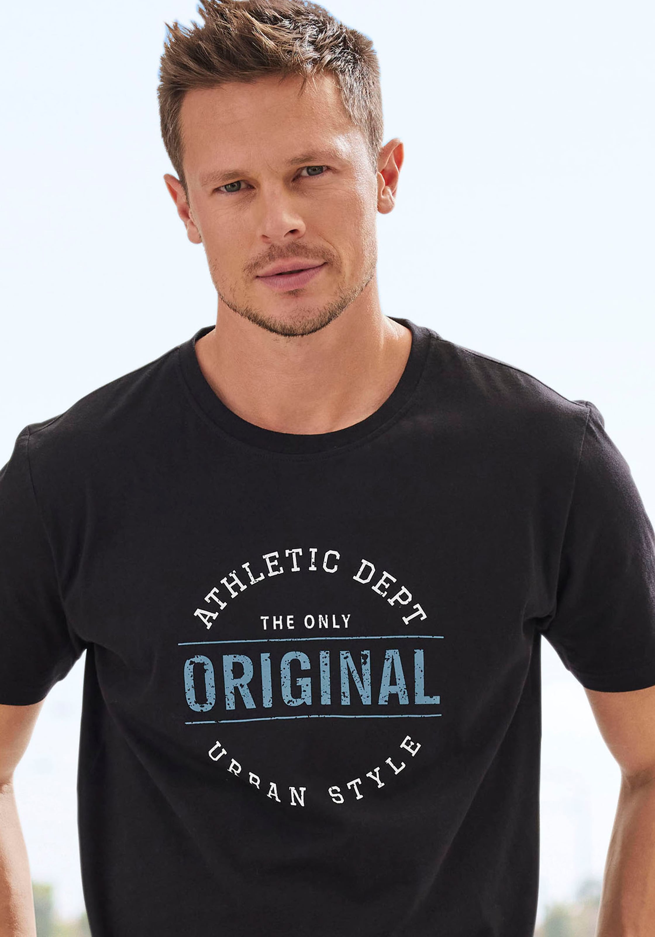 John Devin T-Shirt »Regular Fit,«, Kurzarm, Freizeitshirt mit Rundhals, Frontprint, reine Baumwolle