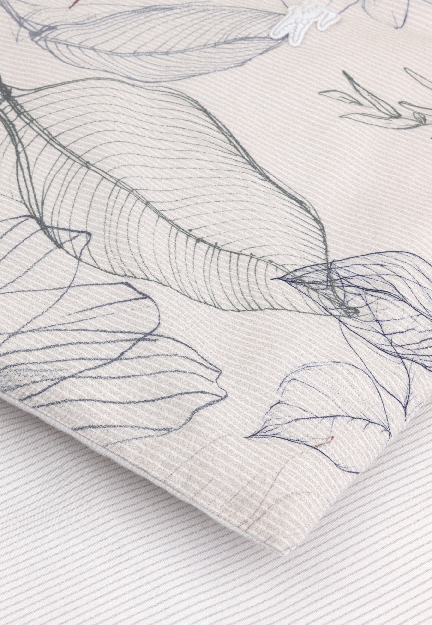 Lacoste Wendebettwäsche »LSKETCH« 2 tlg. ab Größe 135x200 cm, PREMIUM, 100% Baumwolle, Blumen, Wende: Streifen