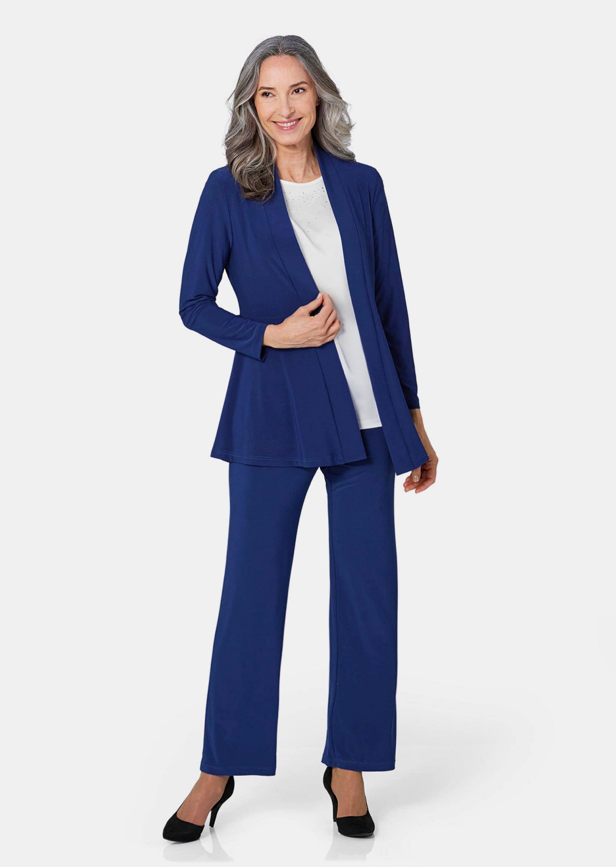 GOLDNER Sweatjacke »Kurzgröße Leichte Shirtjacke lila mit Stretch« Mit Teilungsnaht hinten für eine elegante Weite