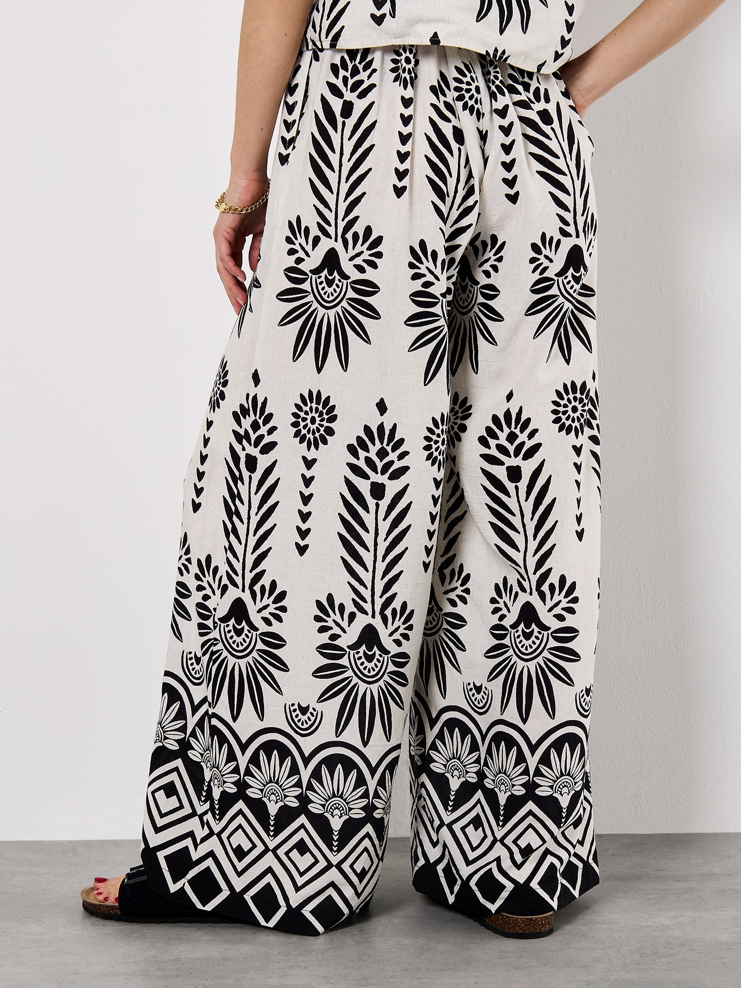 Apricot Palazzohose »Weite Hose«  mit Blumenbordüre