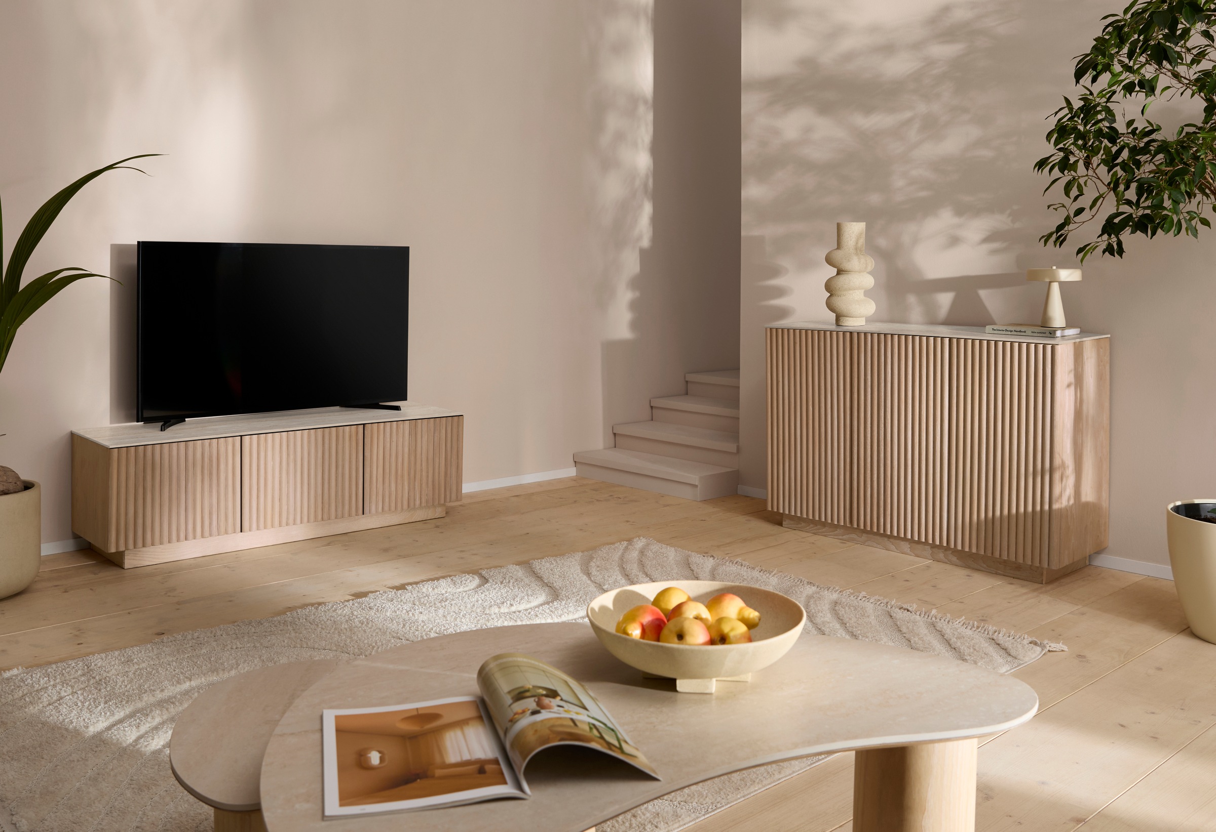 homsy by Ana Johnson TV-Schrank »Solva« Holzoptik aus Esche, geriffelte Front, Keramikplatte, Breite 138 cm