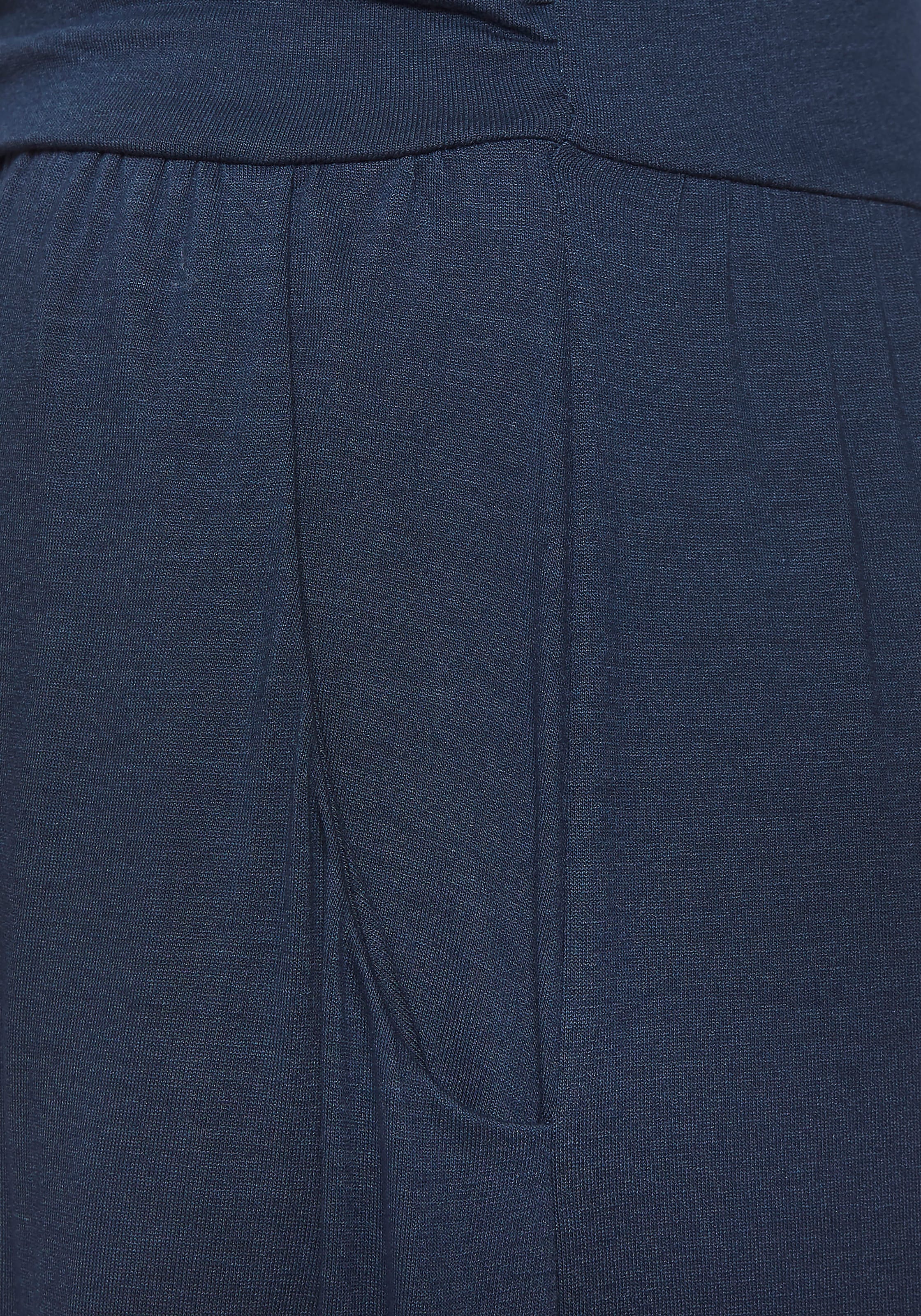 LASCANA Maxikleid, mit schmalem Oberteil und Taschen, schulterfrei, Sommerkleid, Basic