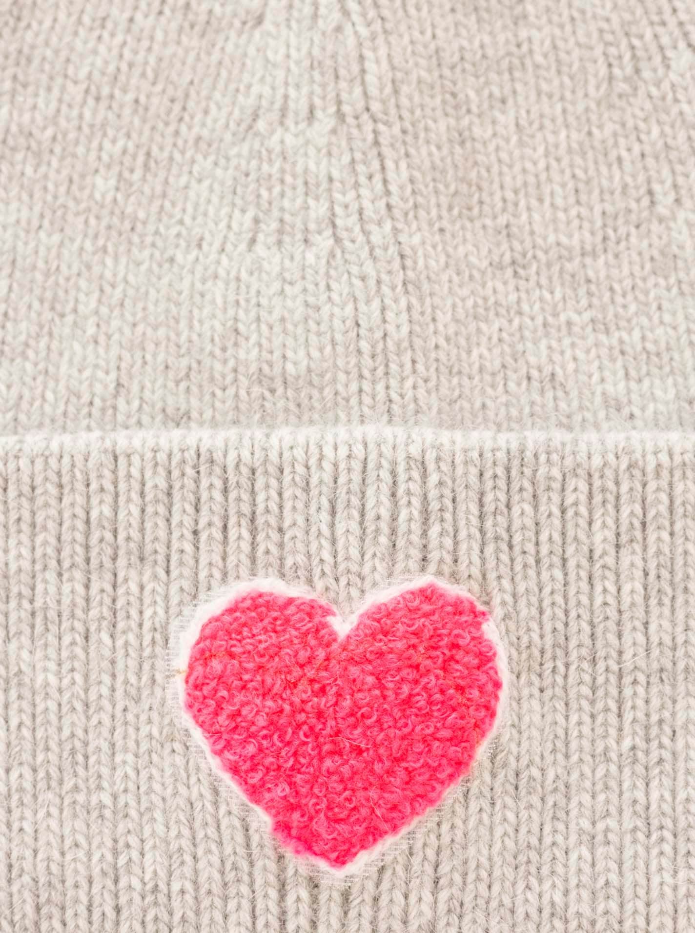 Zwillingsherz Beanie »"Heart Patch"« Grobstrick, Herzmotiv ,Wollanteil, breiter Umschlag, wärmend,